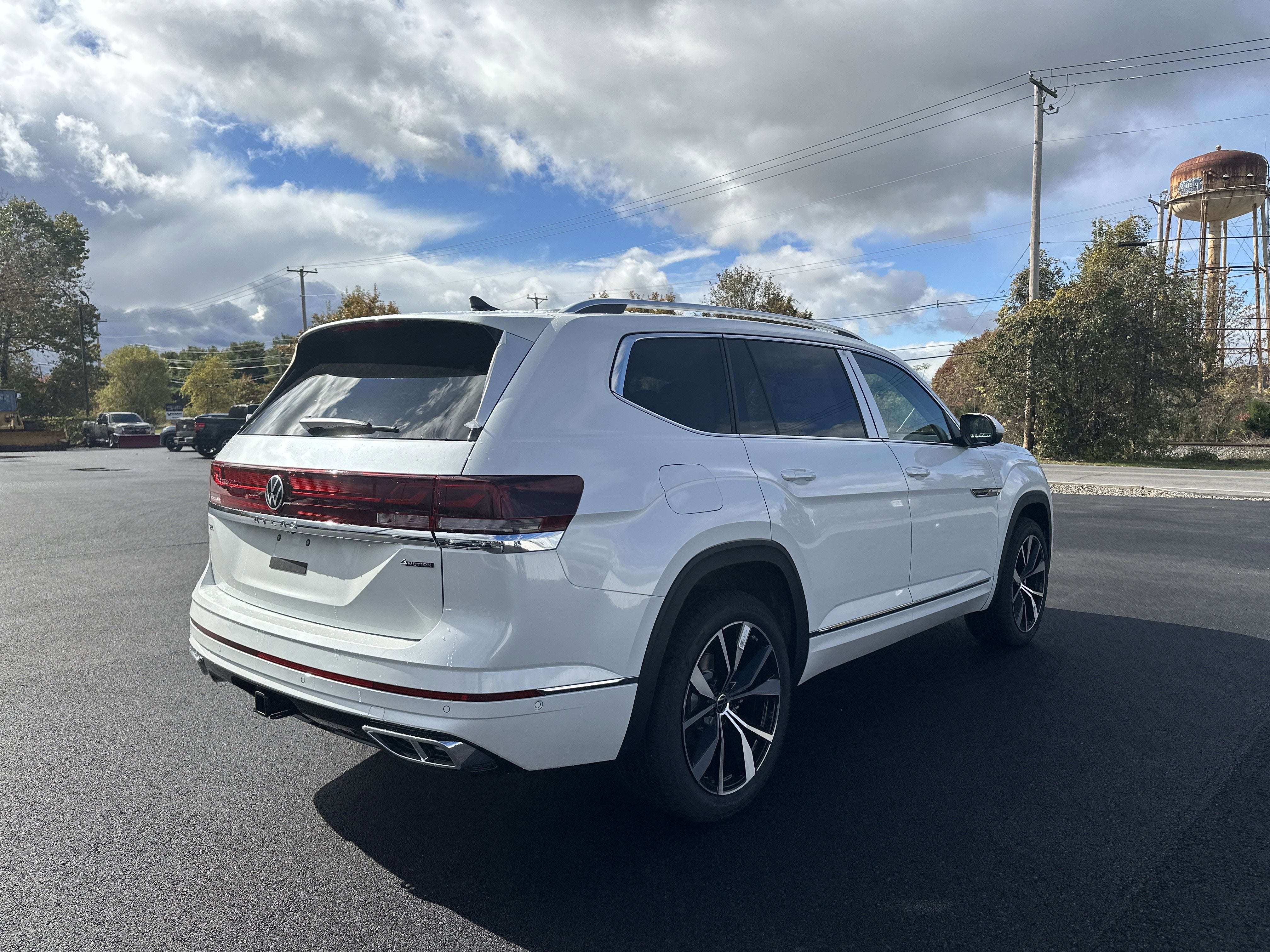 2026 Volkswagen Atlas 2.0T SEL Premium R-Line