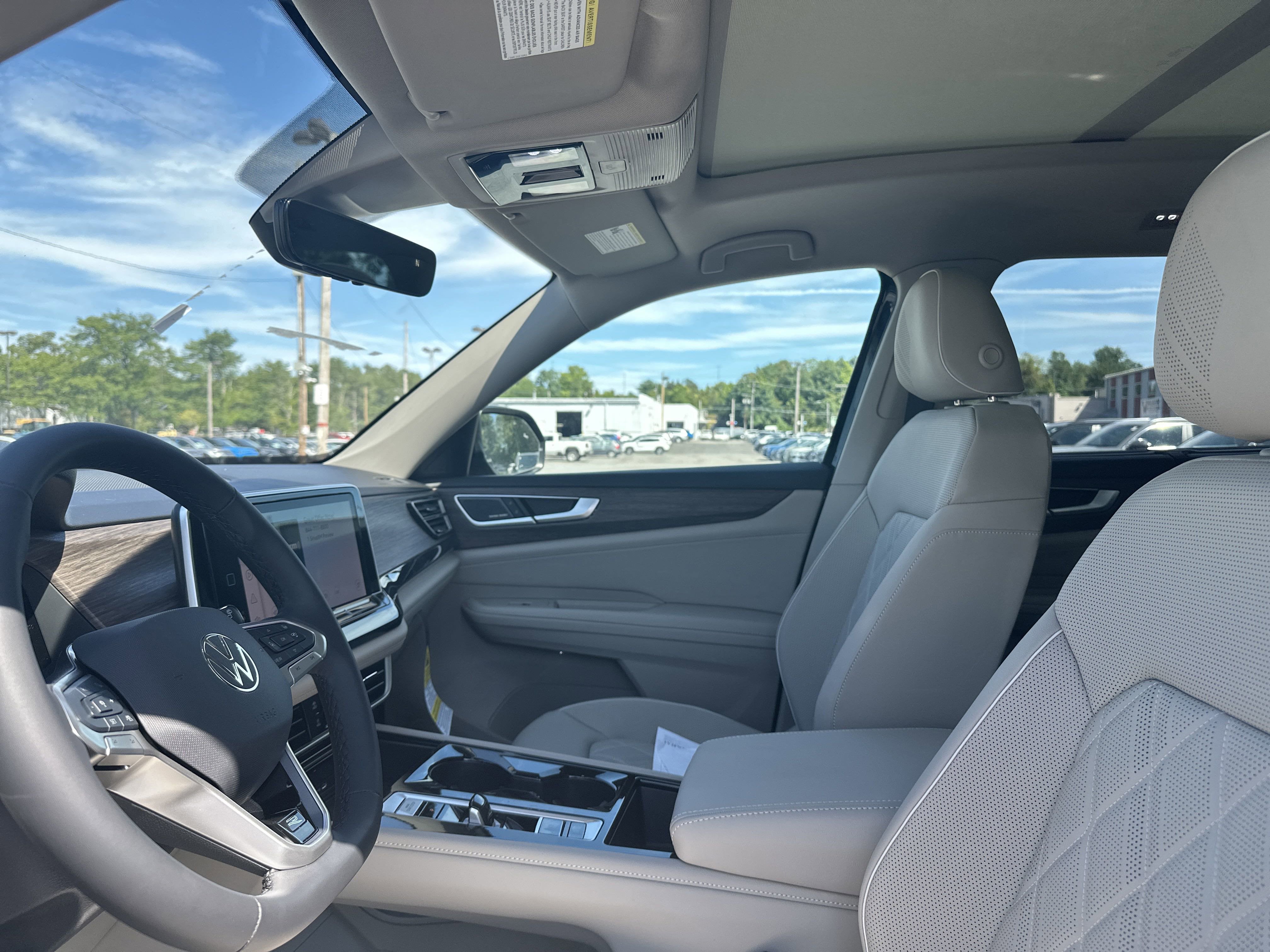 2026 Volkswagen Atlas 2.0T SEL Premium R-Line