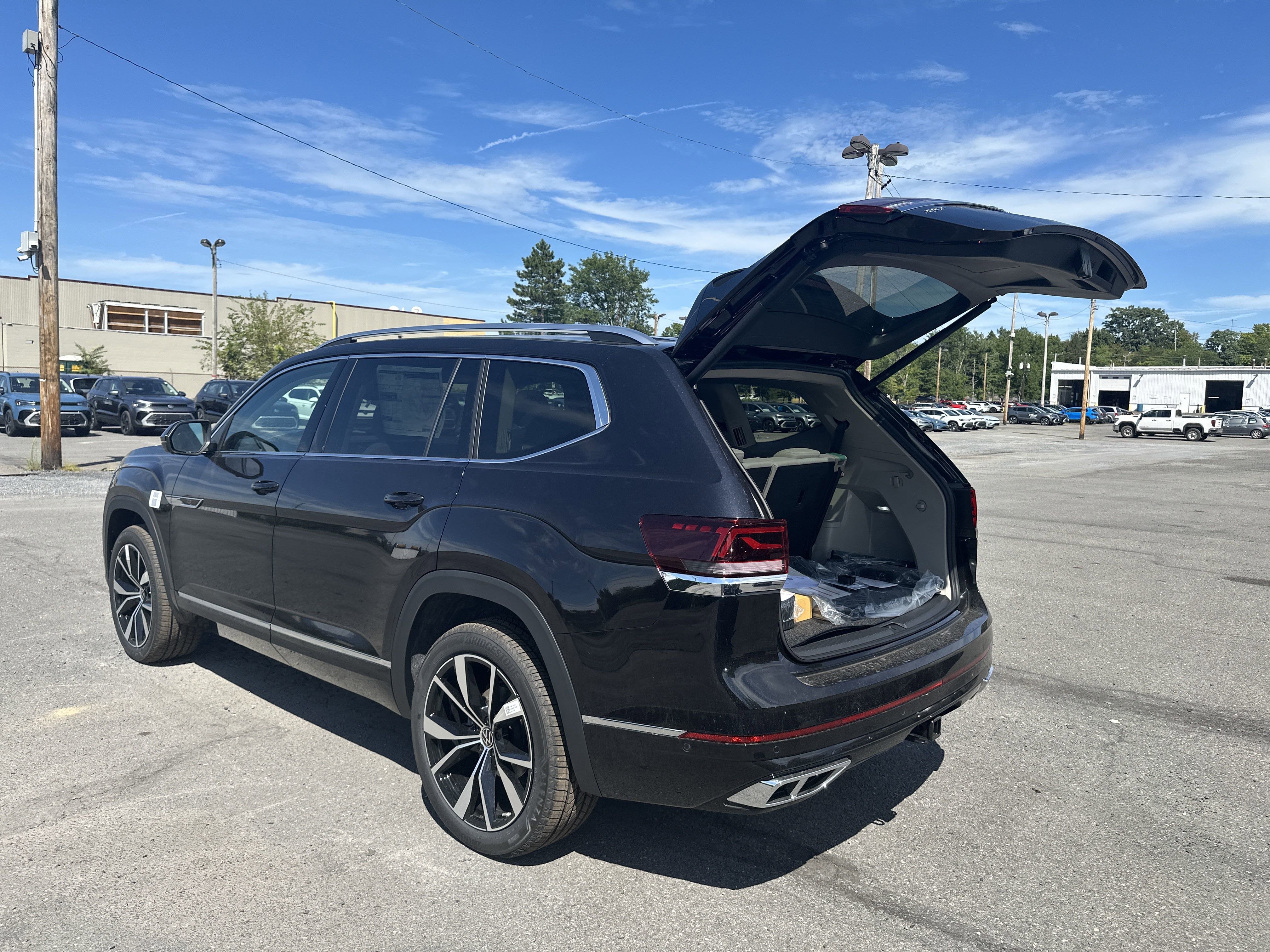 2026 Volkswagen Atlas 2.0T SEL Premium R-Line