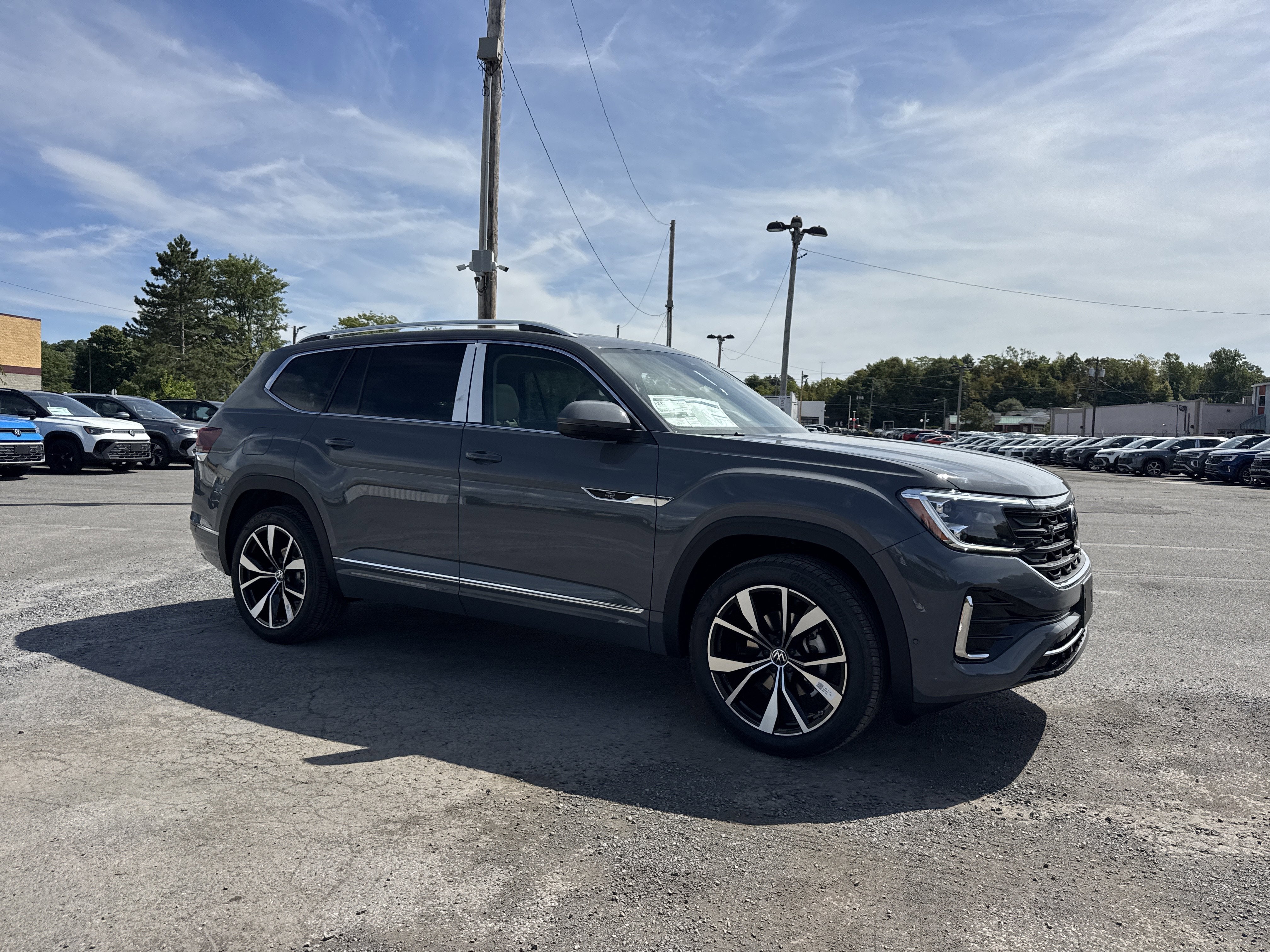 2026 Volkswagen Atlas 2.0T SEL Premium R-Line