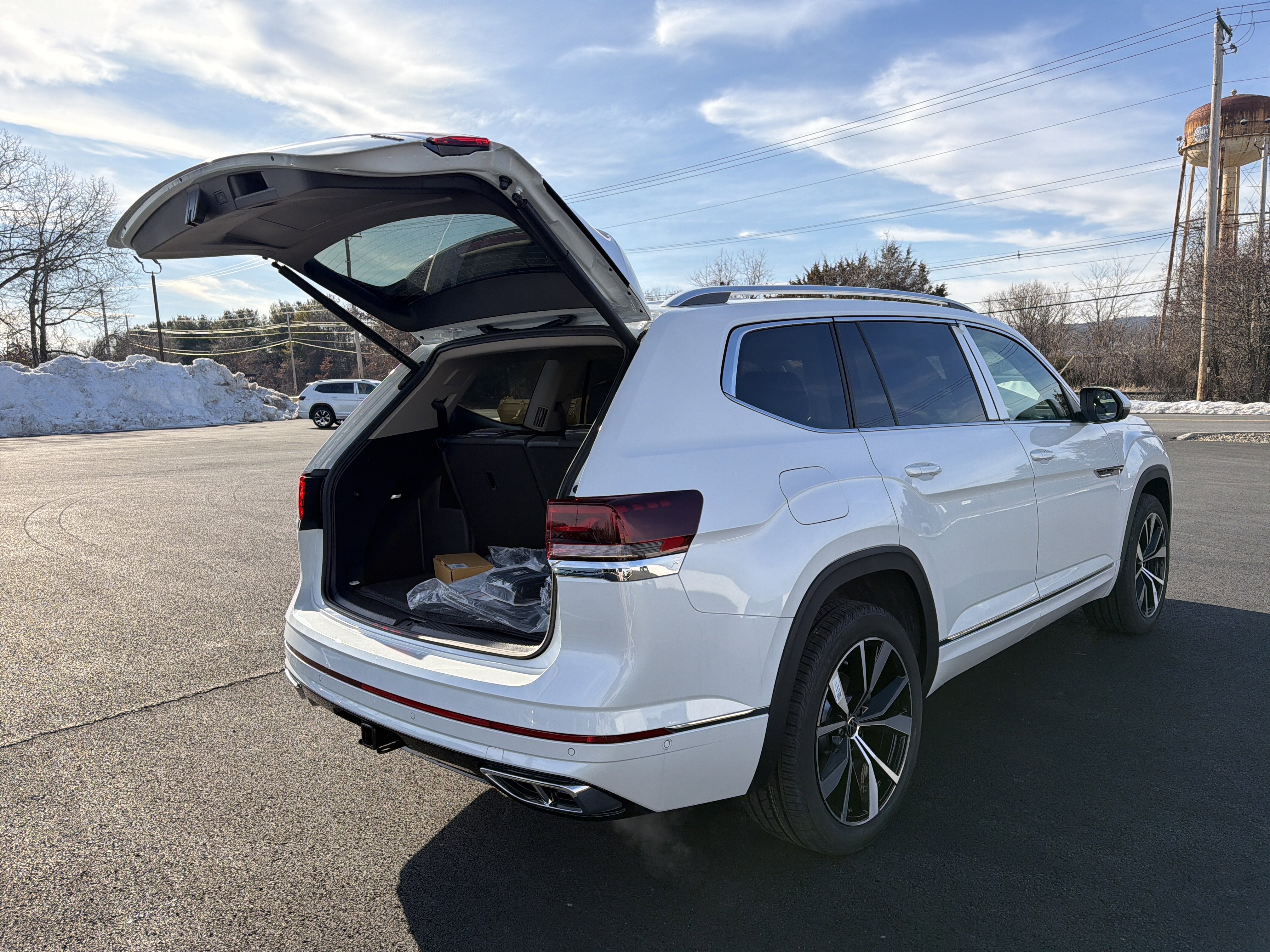 2026 Volkswagen Atlas 2.0T SEL Premium R-Line