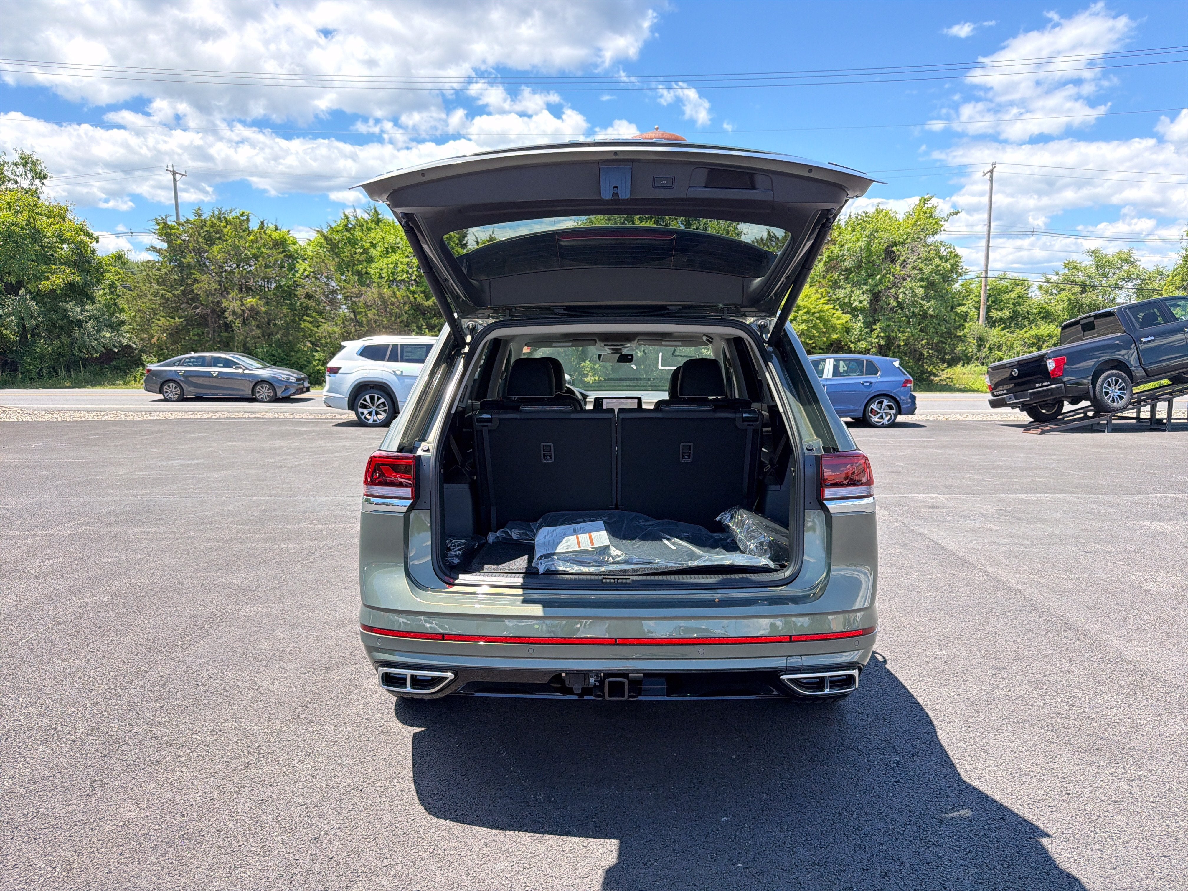 2026 Volkswagen Atlas 2.0T SEL Premium R-Line