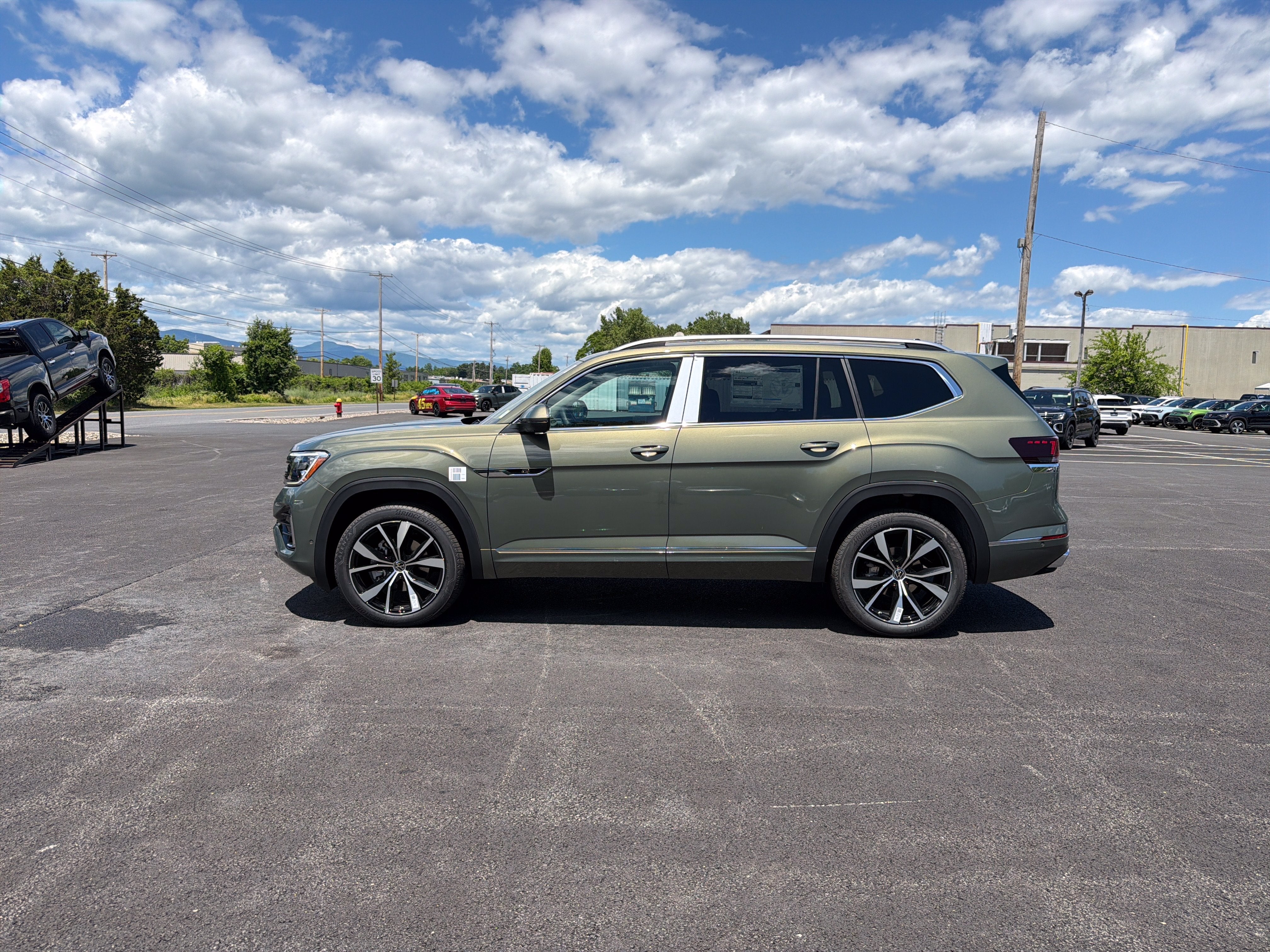 2026 Volkswagen Atlas 2.0T SEL Premium R-Line