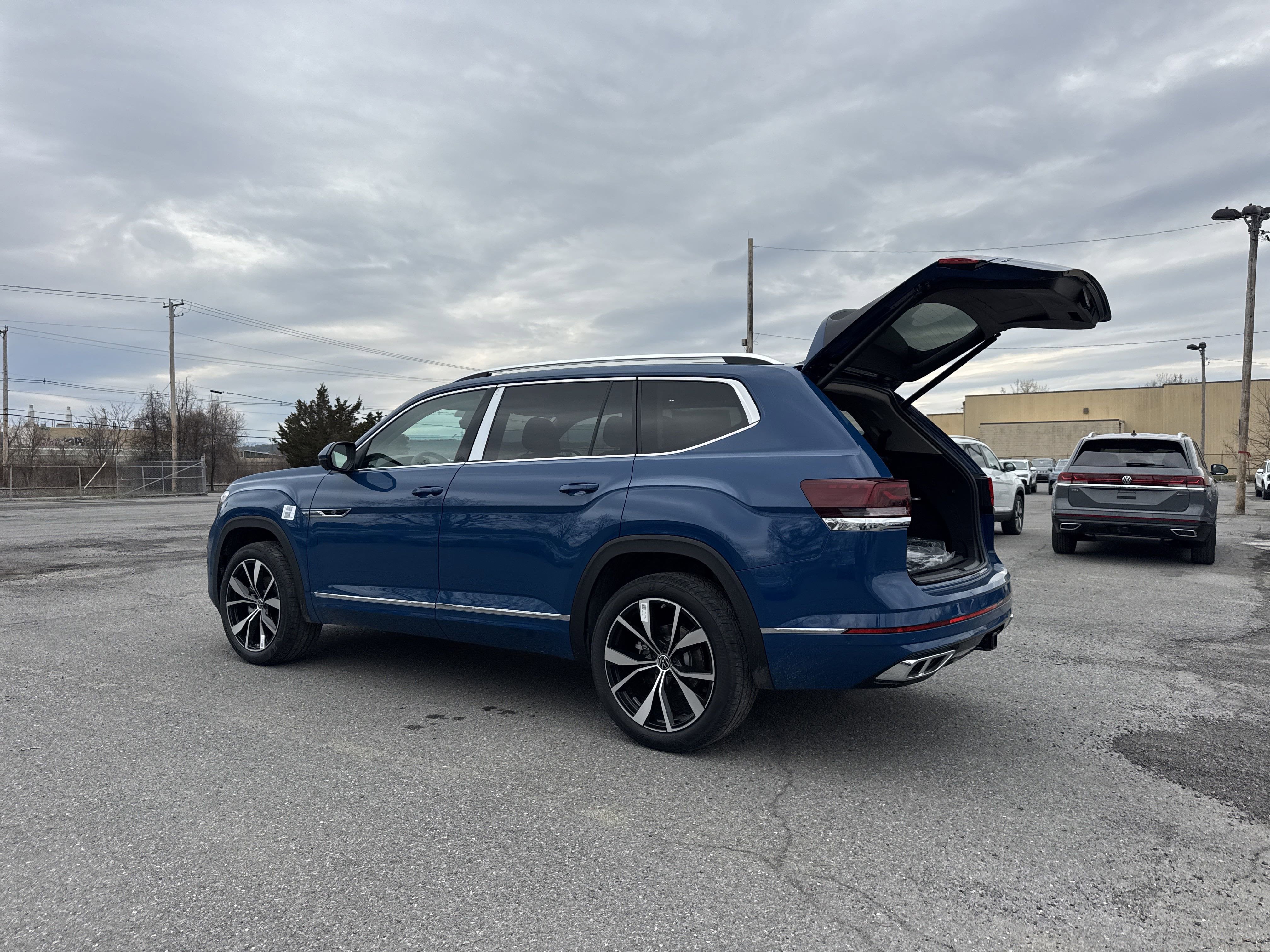 2025 Volkswagen Atlas 2.0T SEL Premium R-Line