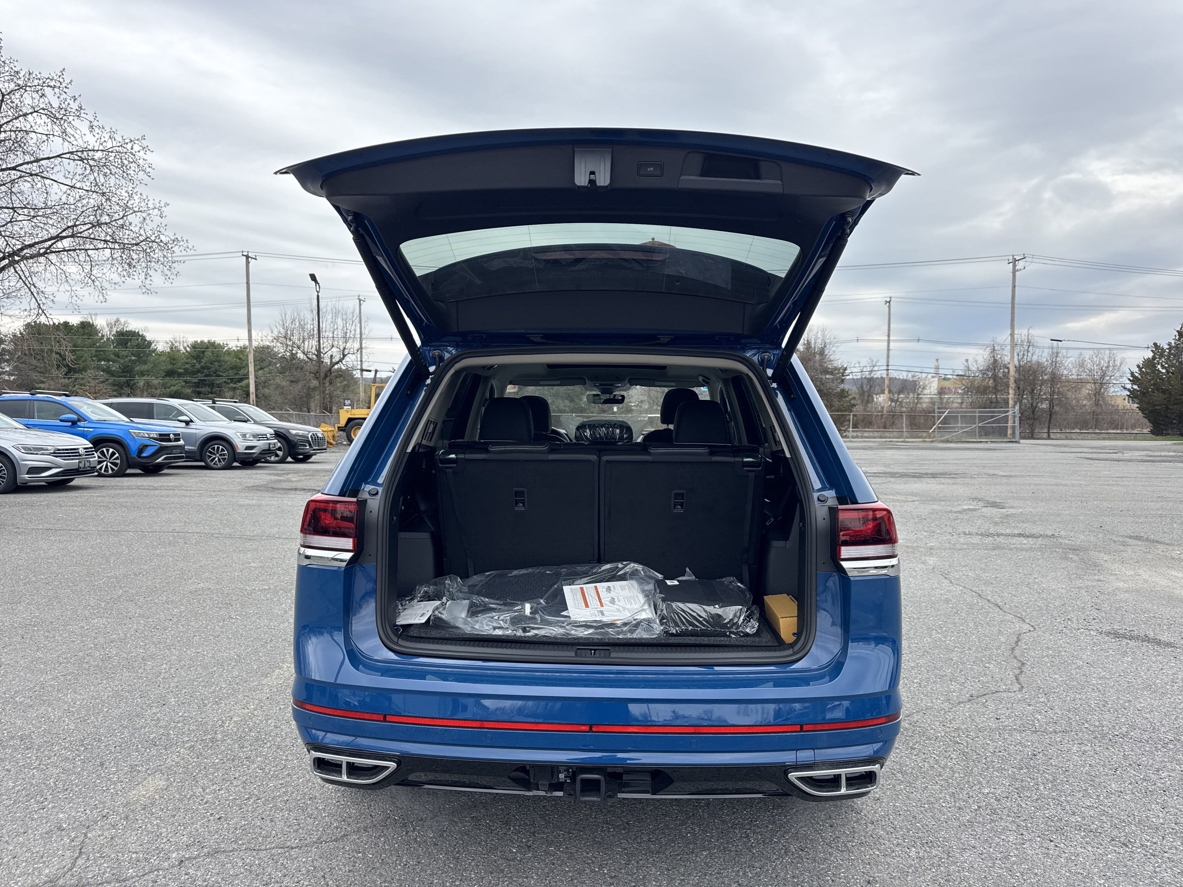 2025 Volkswagen Atlas 2.0T SEL Premium R-Line