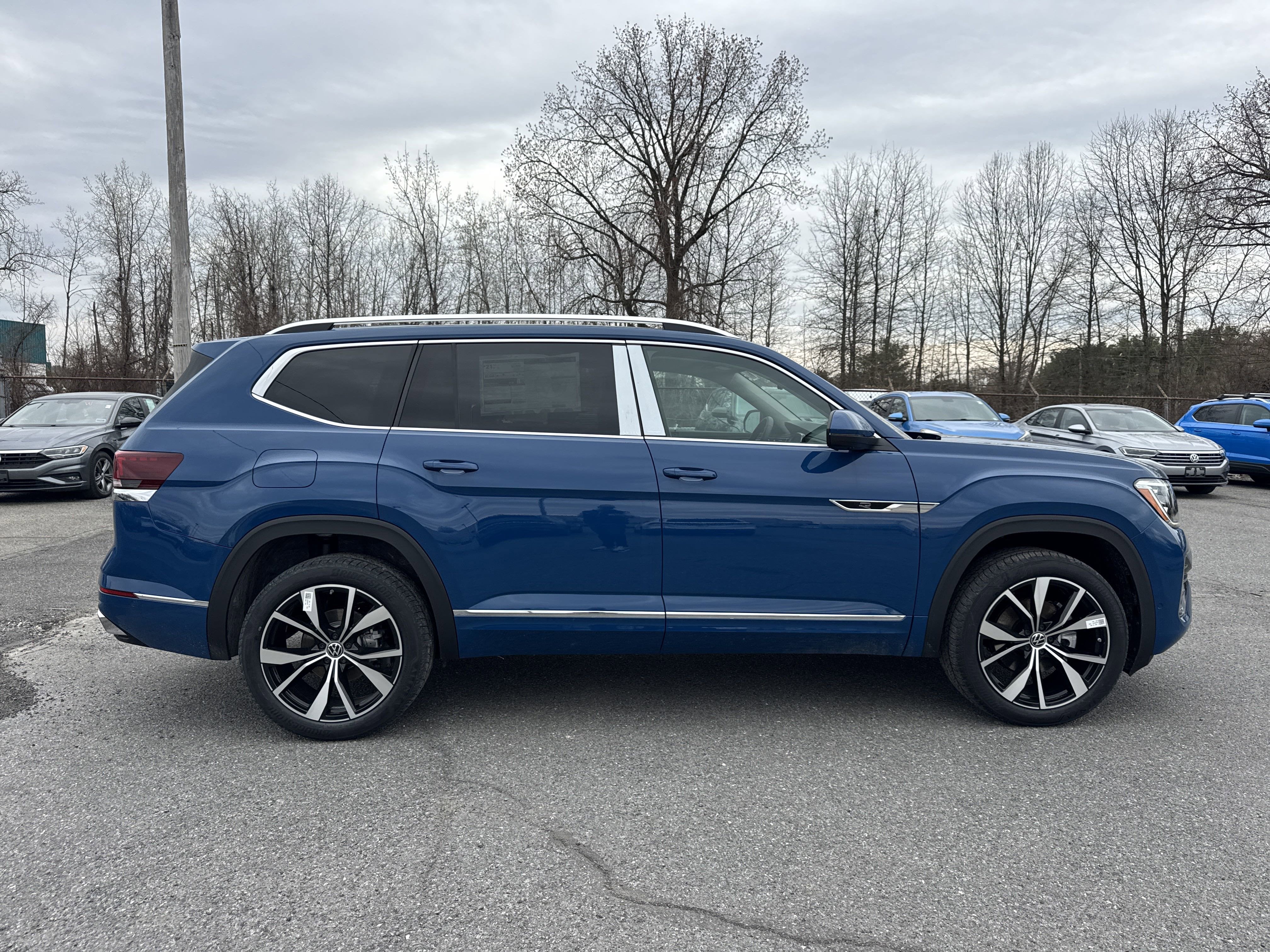 2025 Volkswagen Atlas 2.0T SEL Premium R-Line