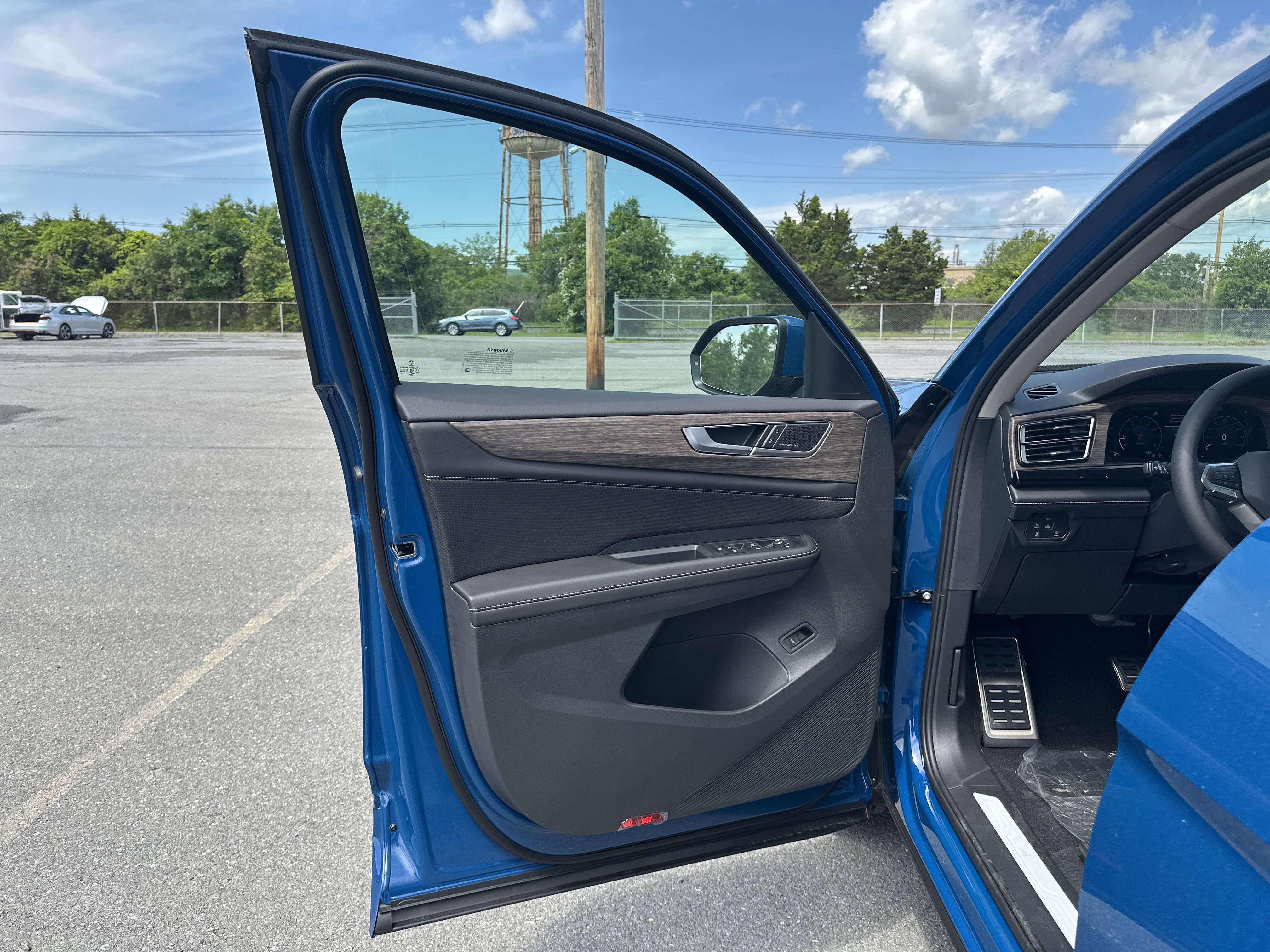 2025 Volkswagen Atlas 2.0T SEL Premium R-Line