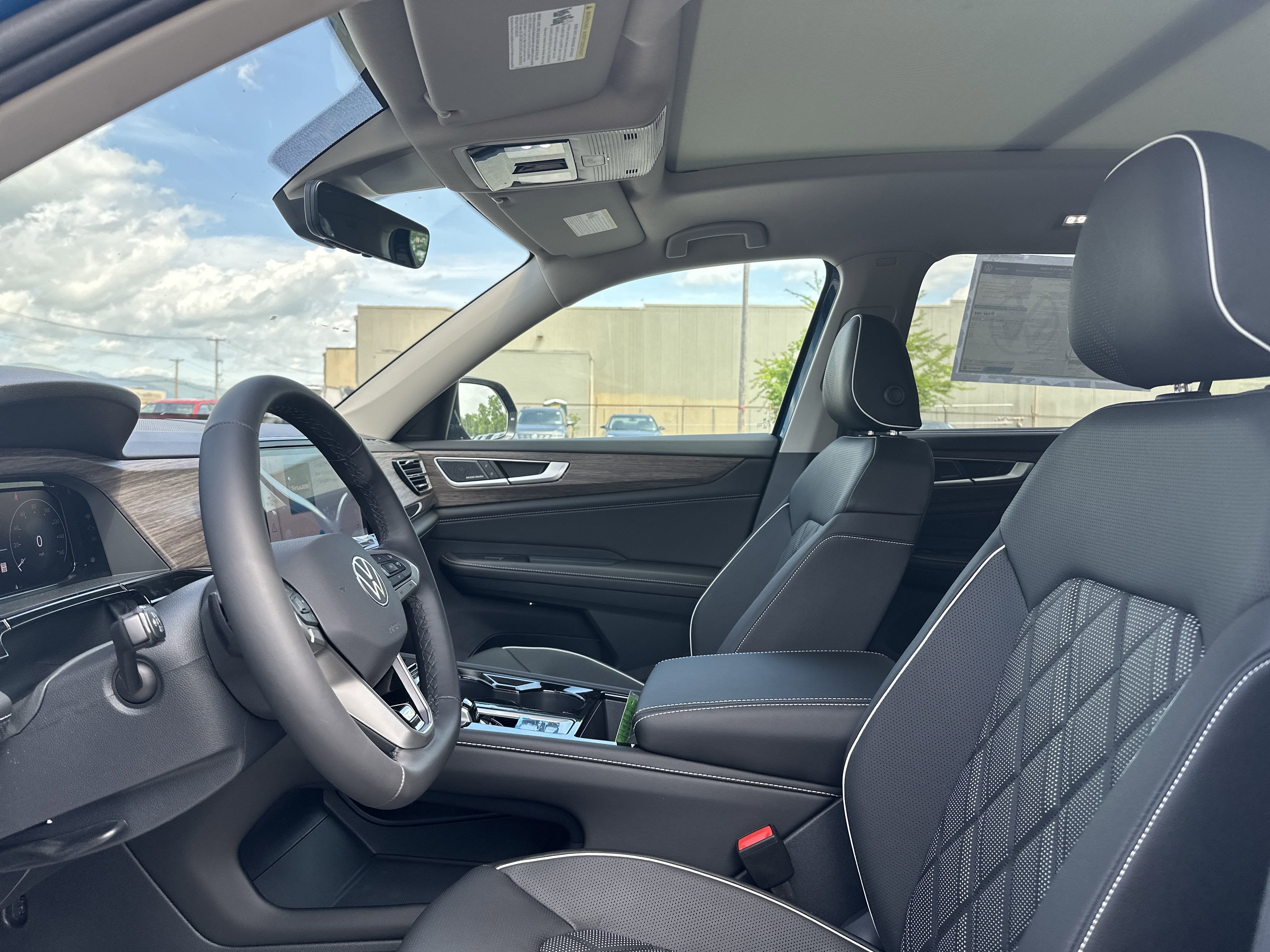 2025 Volkswagen Atlas 2.0T SEL Premium R-Line