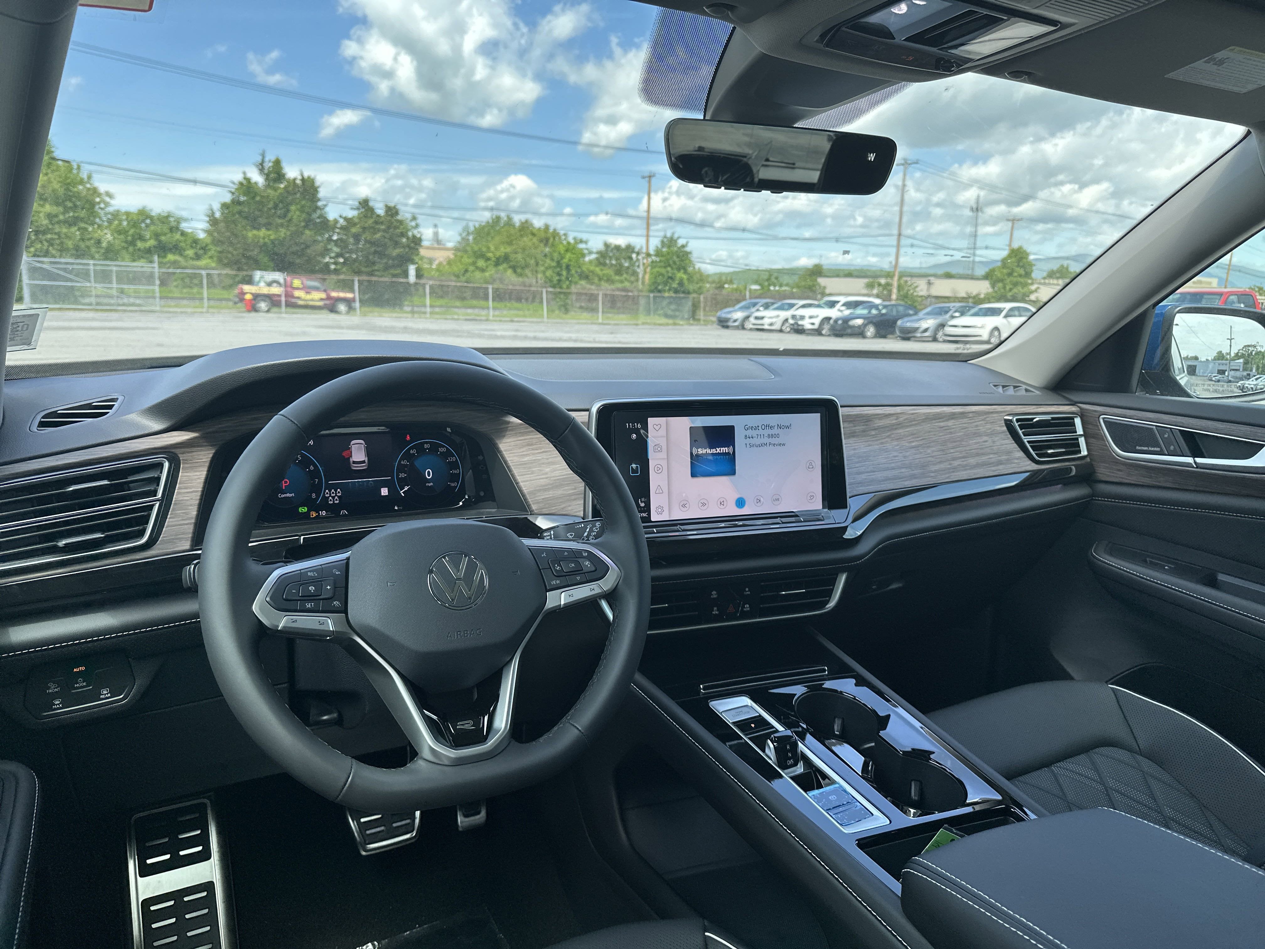 2025 Volkswagen Atlas 2.0T SEL Premium R-Line