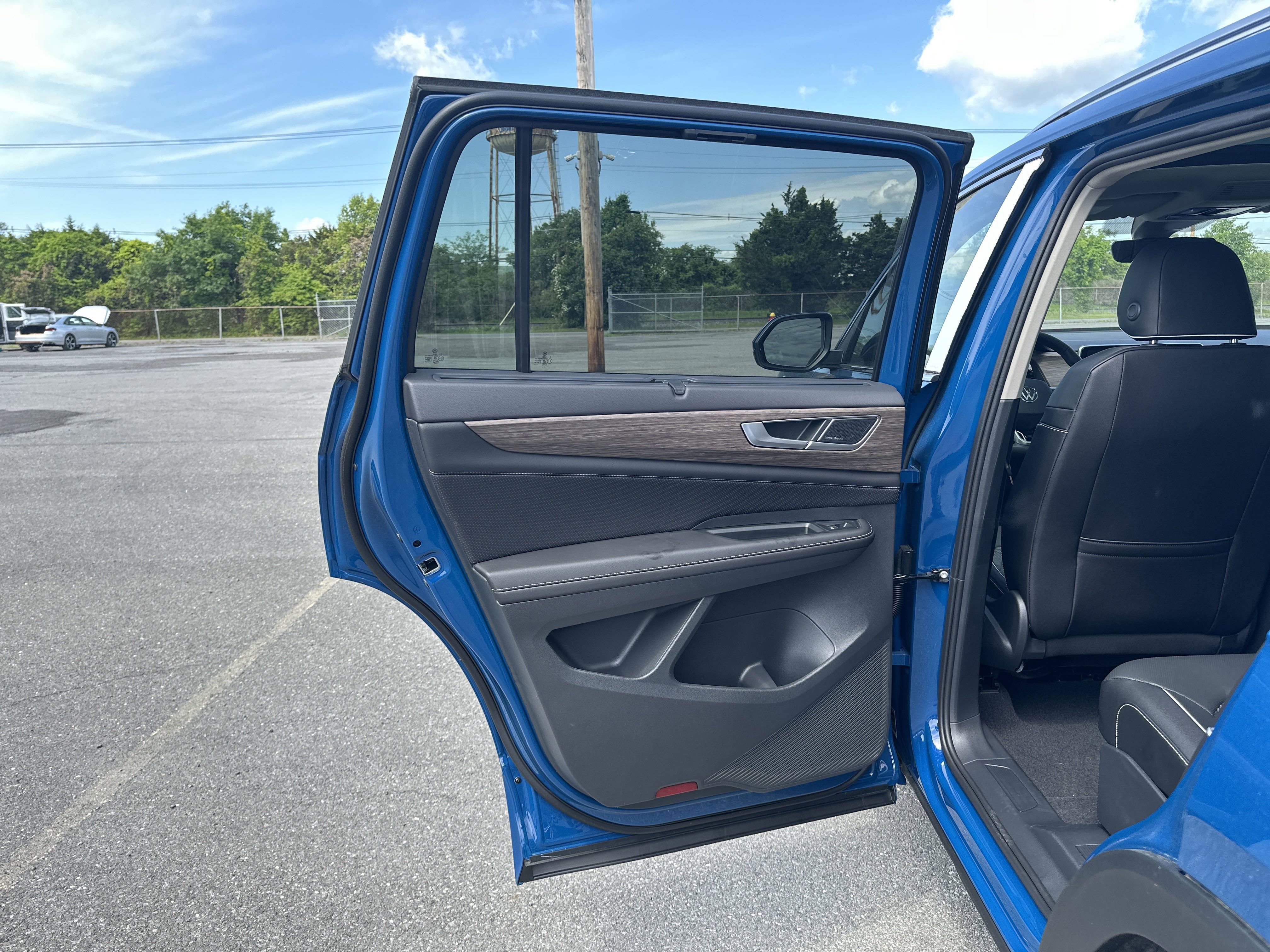 2025 Volkswagen Atlas 2.0T SEL Premium R-Line