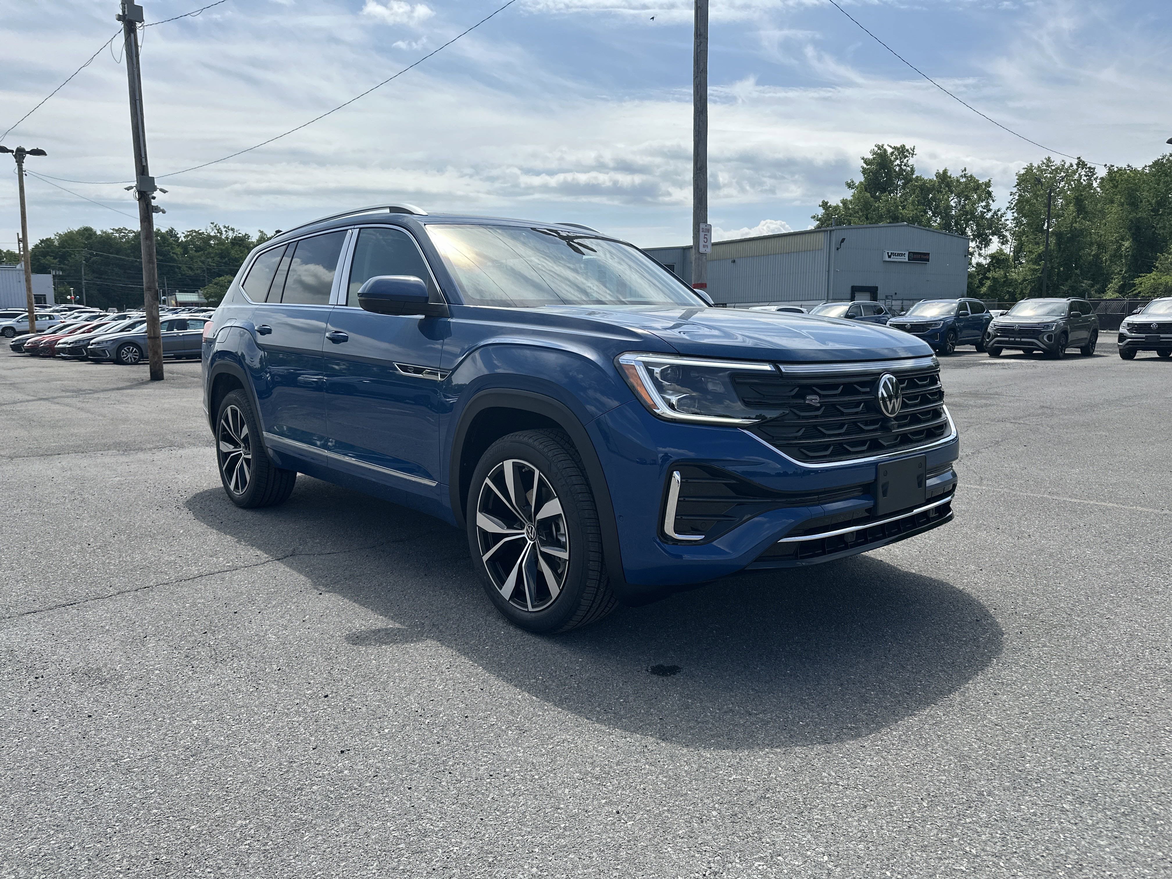 2025 Volkswagen Atlas 2.0T SEL Premium R-Line