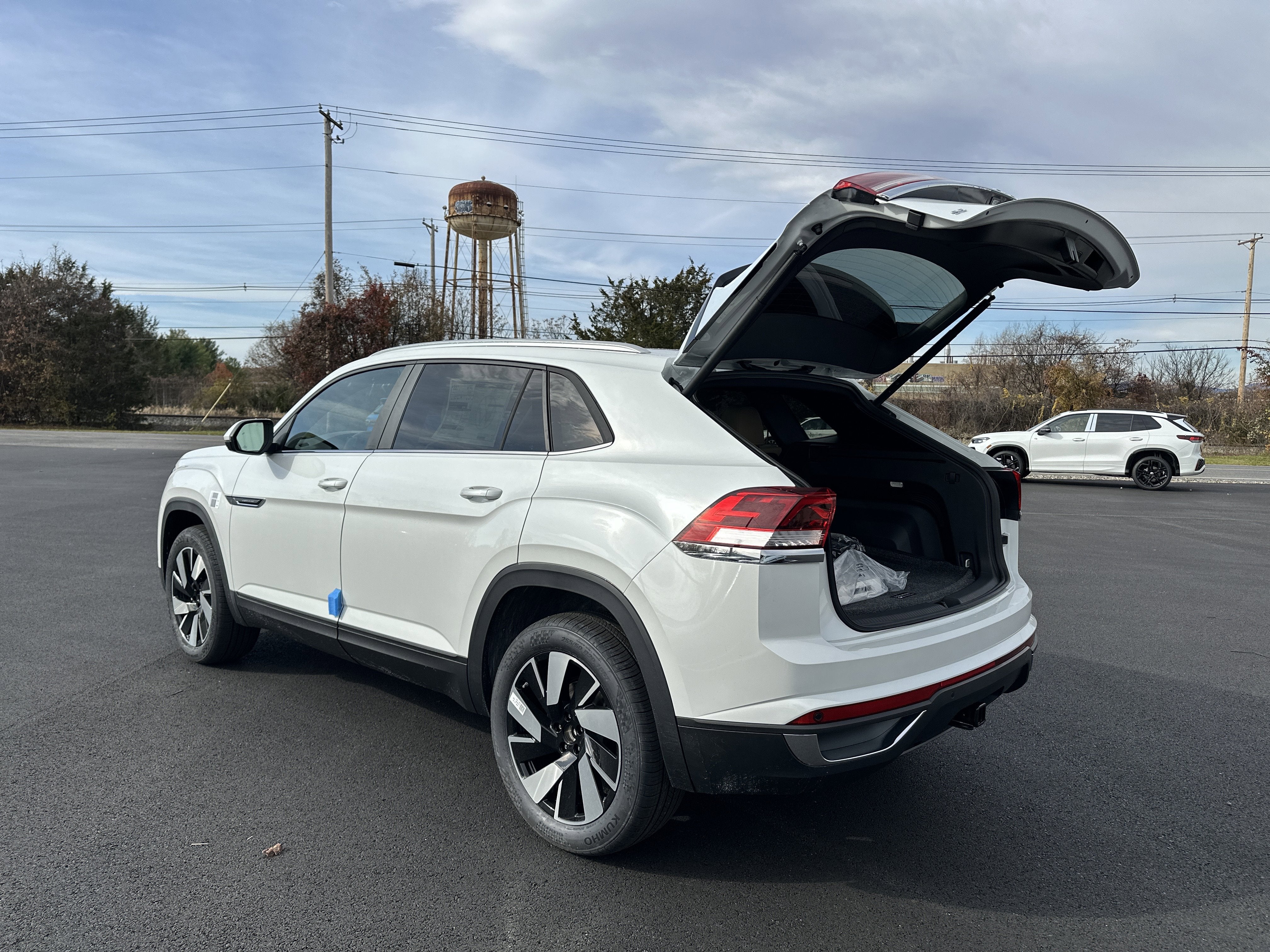 2026 Volkswagen Atlas Cross Sport 2.0T SE W/TECHNOLOGY