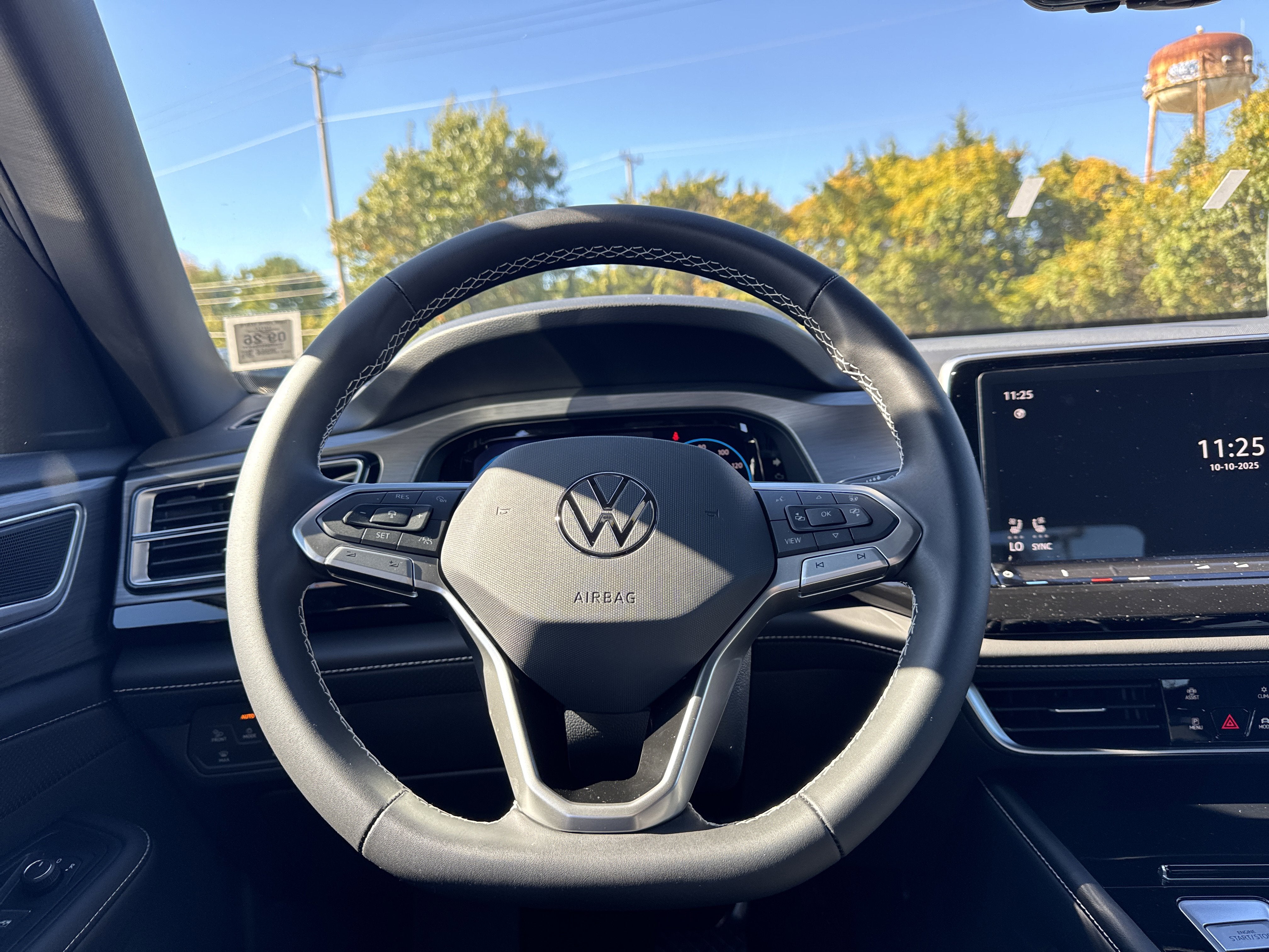 2026 Volkswagen Atlas Cross Sport 2.0T SE w/Technology