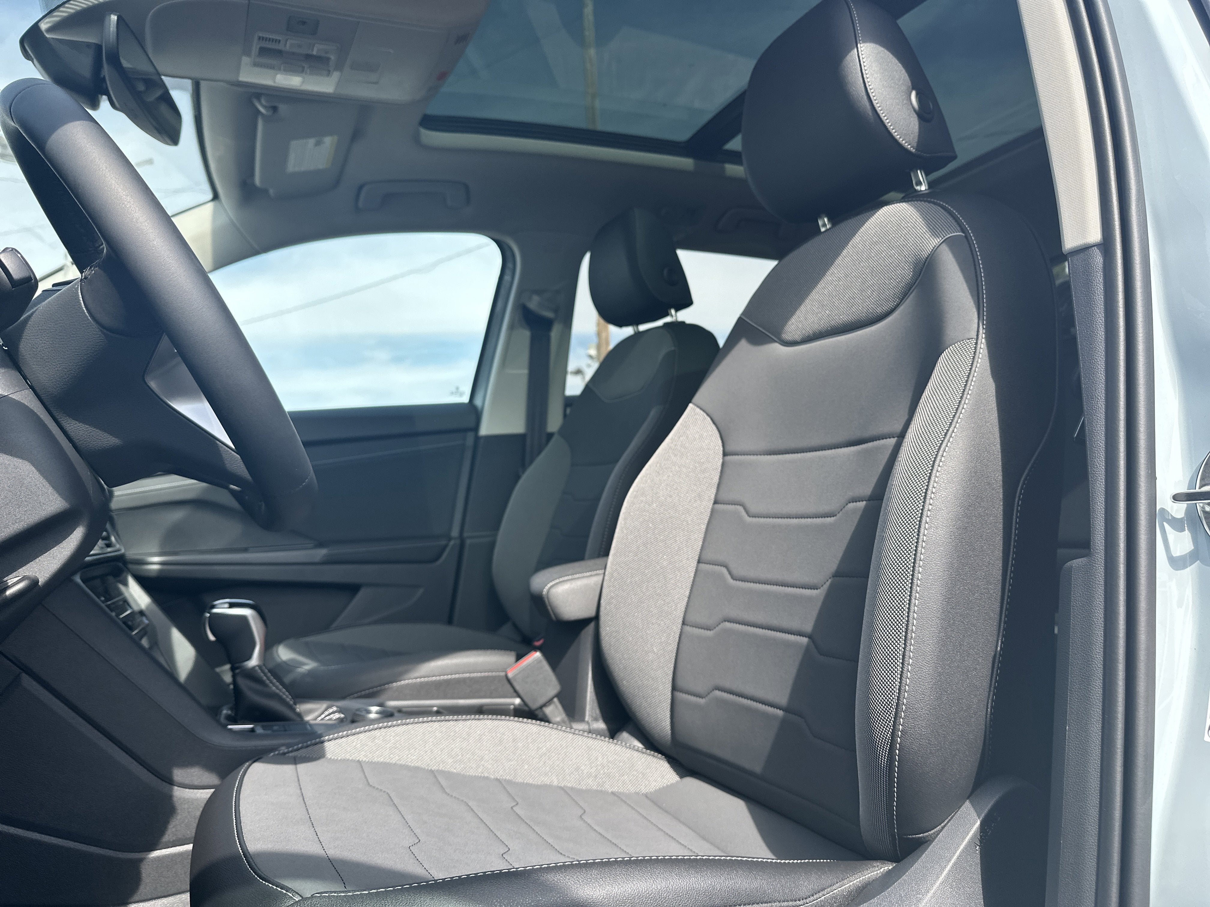 2025 Volkswagen Taos 1.5T SE Black