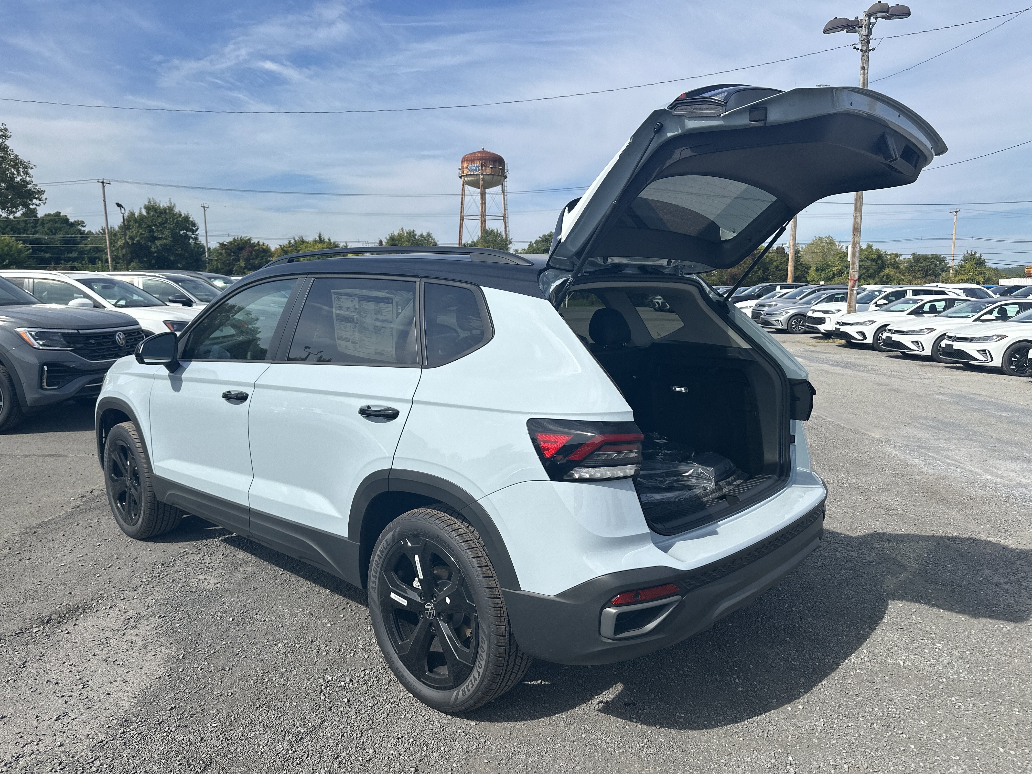 2025 Volkswagen Taos 1.5T SE Black