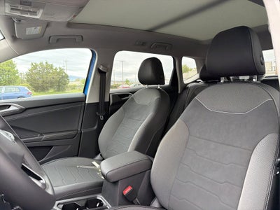 2026 Volkswagen Taos 1.5T SE Black