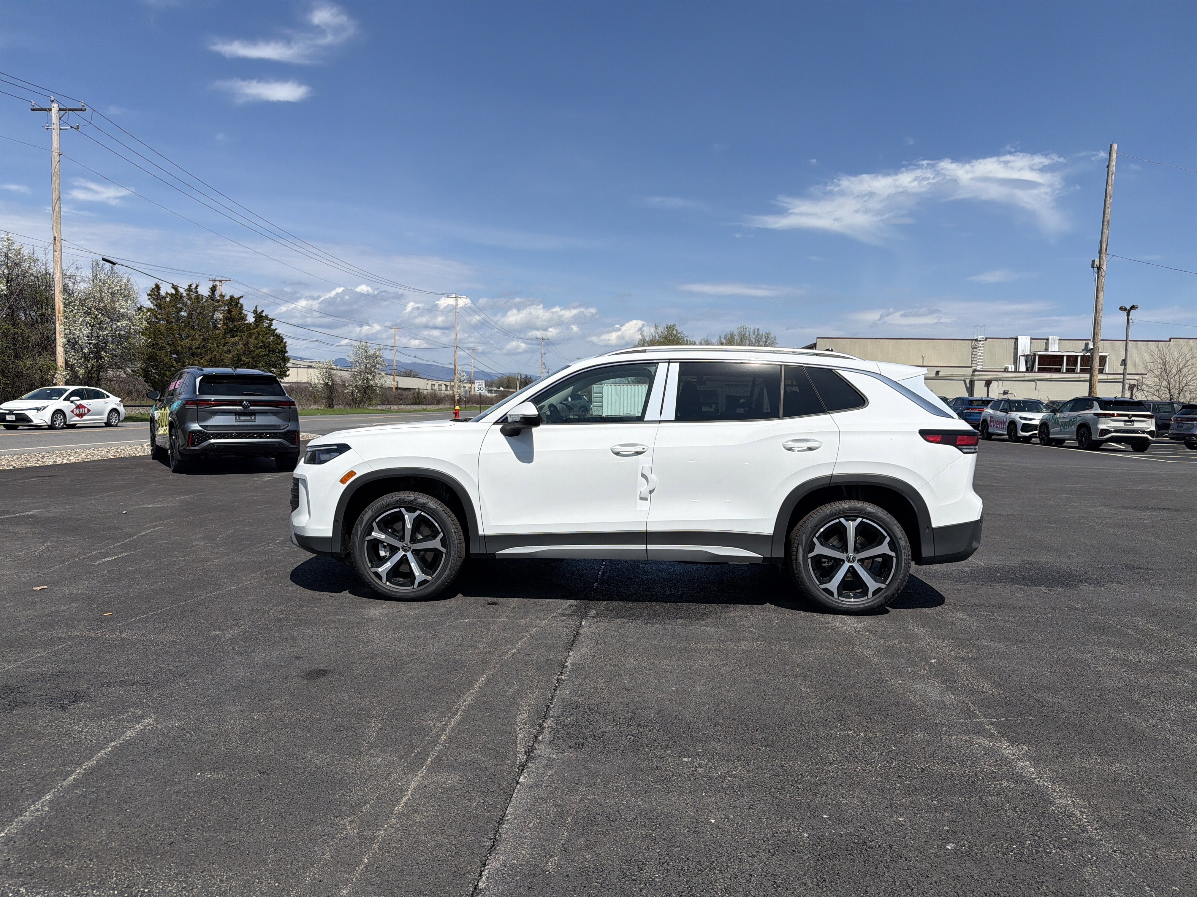 2026 Volkswagen Tiguan 2.0T SE