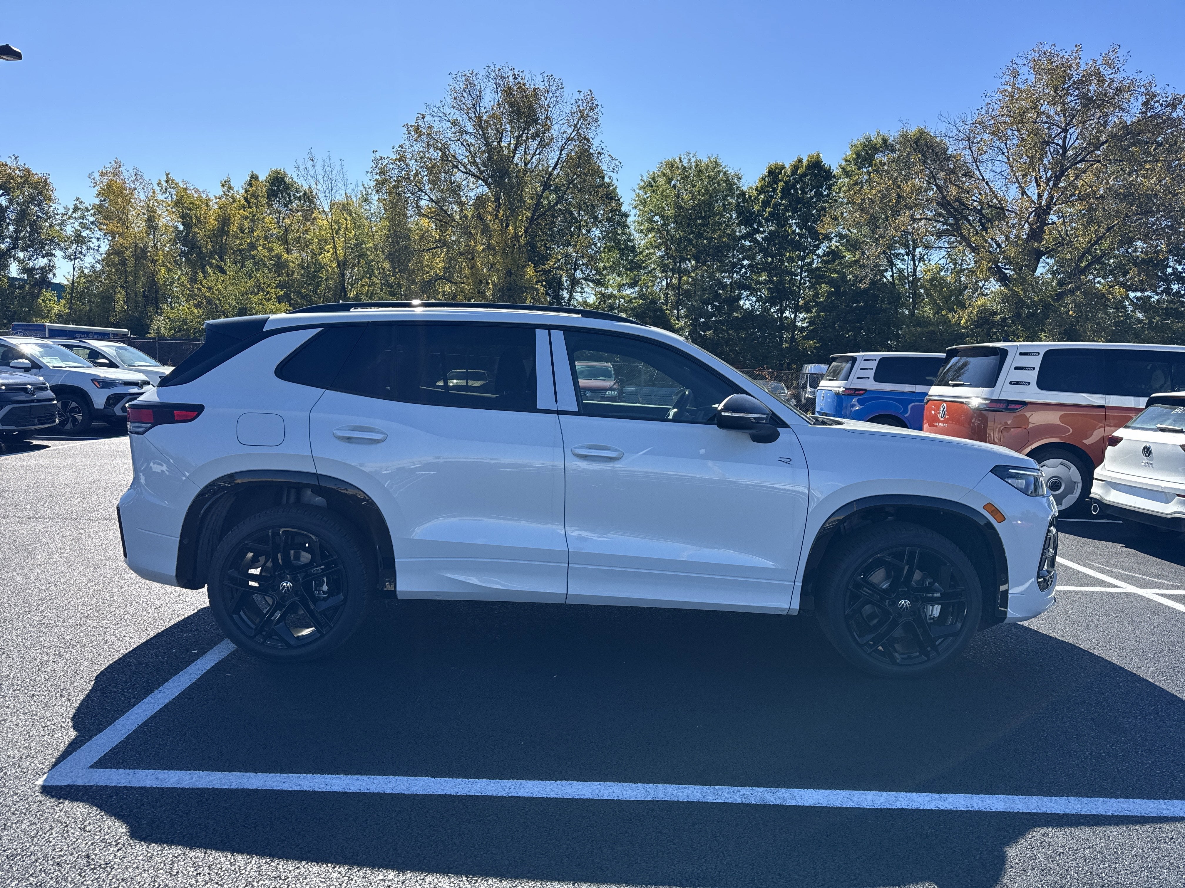 2025 Volkswagen Tiguan 2.0T SE R-Line Black