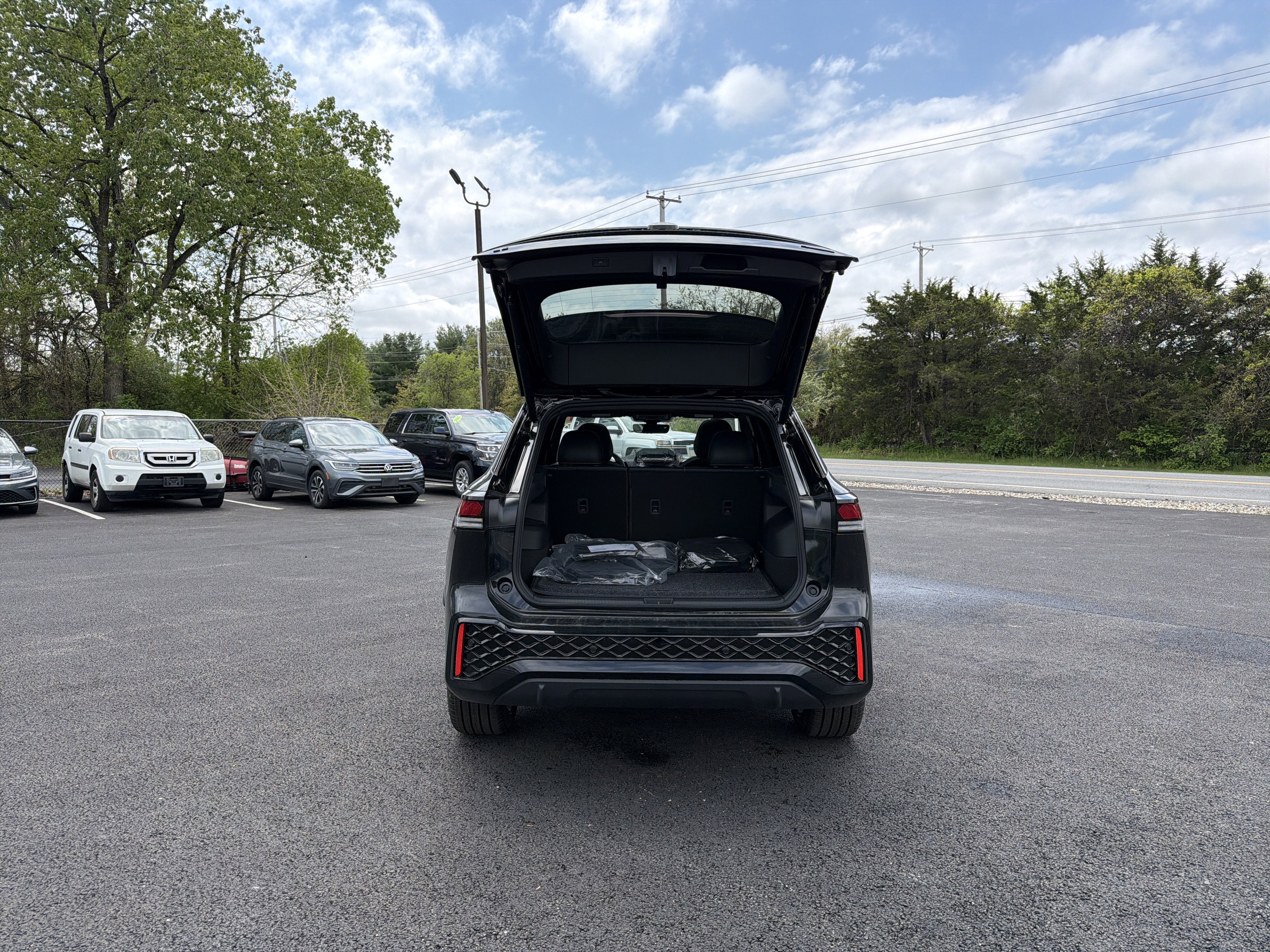 2026 Volkswagen Tiguan 2.0T SE R-Line Black