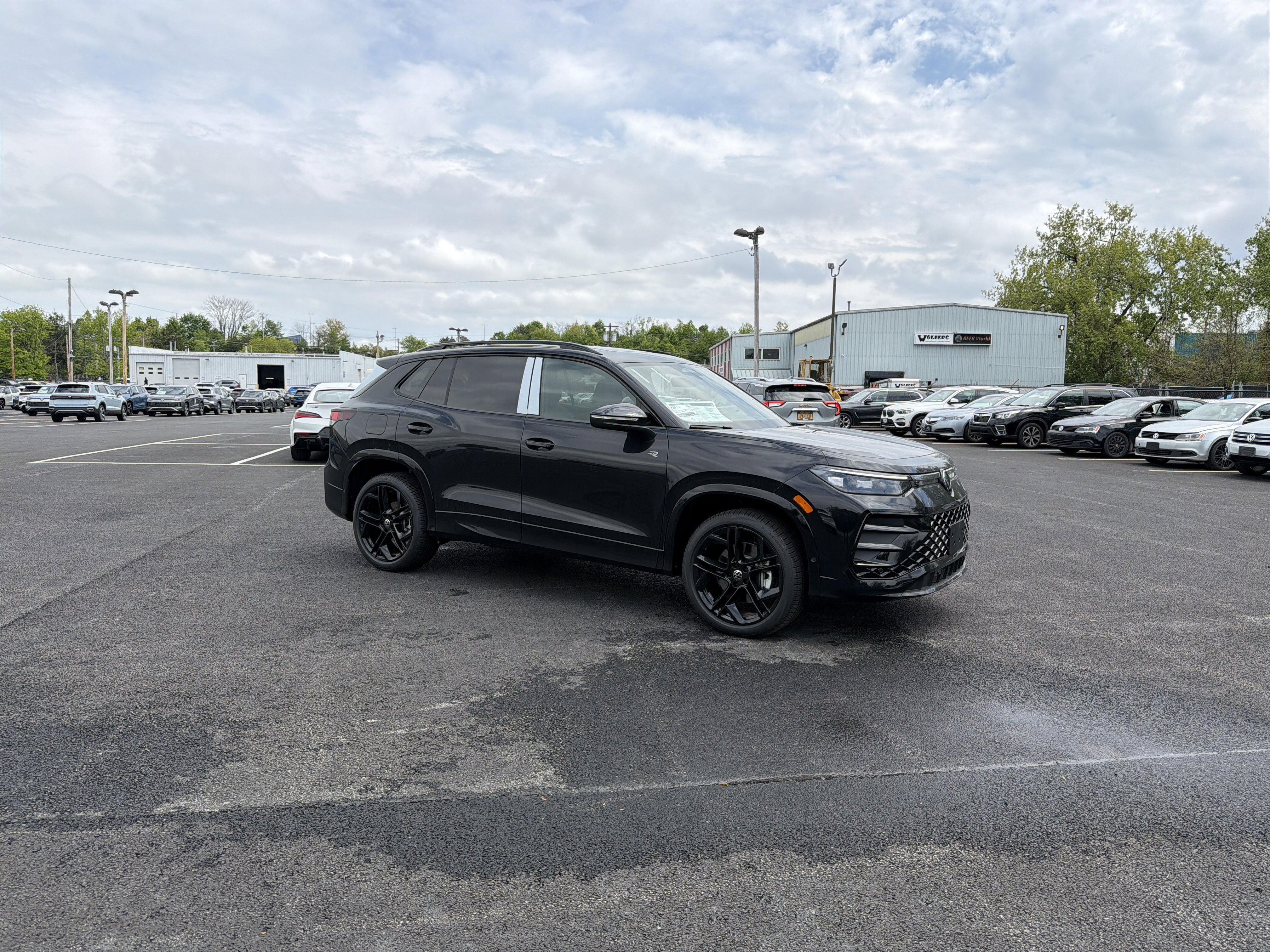 2026 Volkswagen Tiguan 2.0T SE R-Line Black