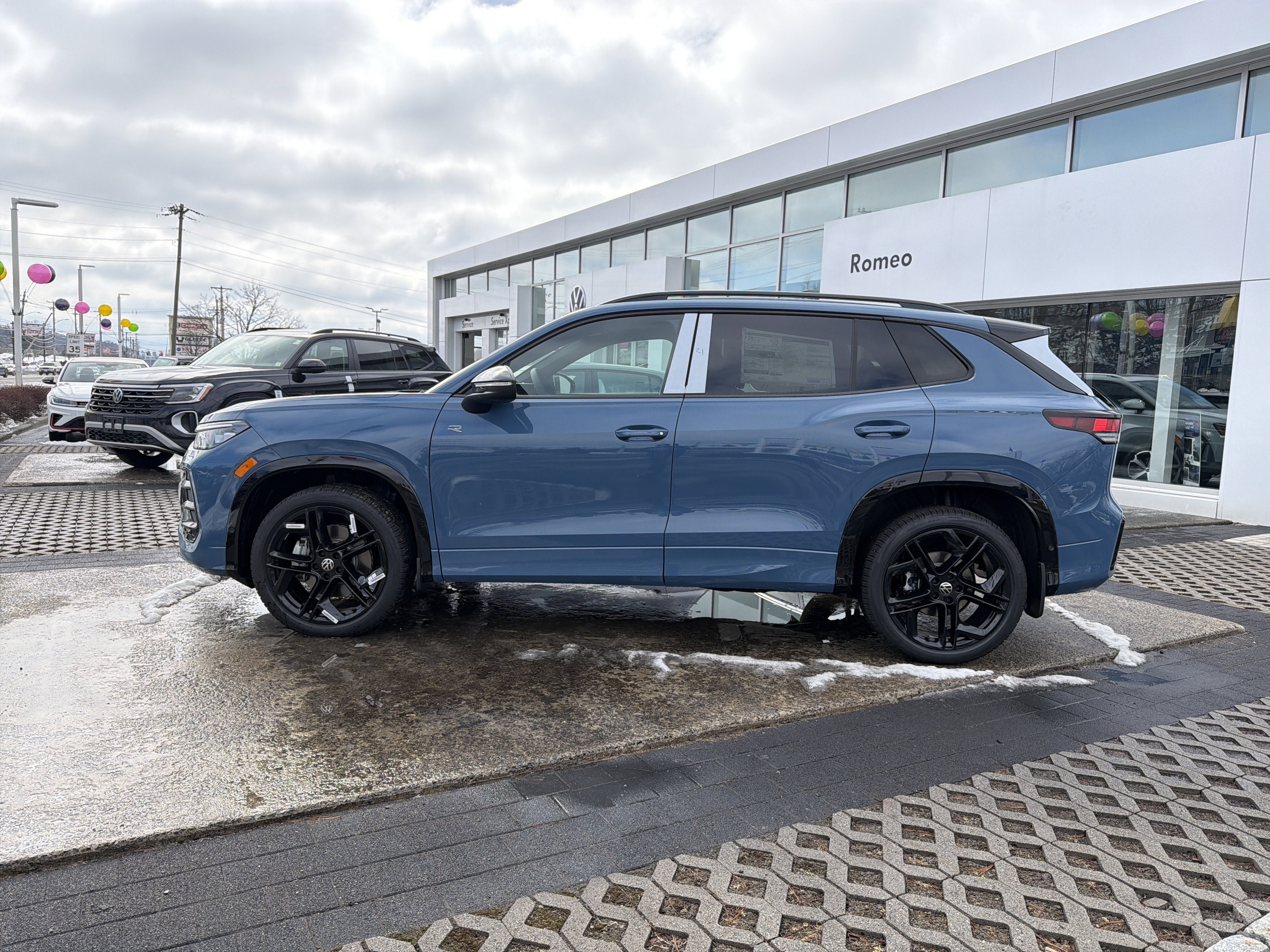 2026 Volkswagen Tiguan 2.0T SE R-Line Black