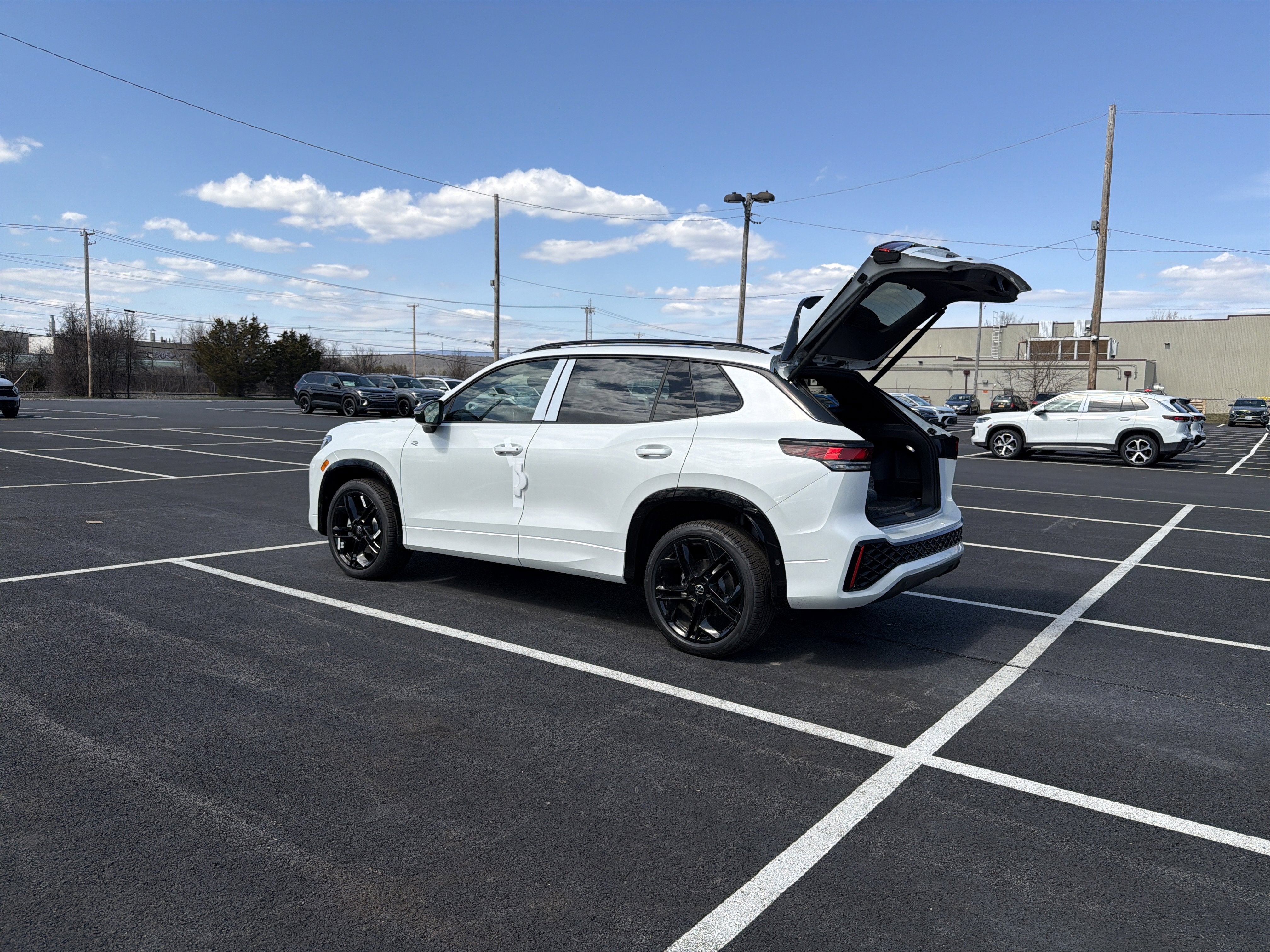 2026 Volkswagen Tiguan 2.0T SE R-Line Black