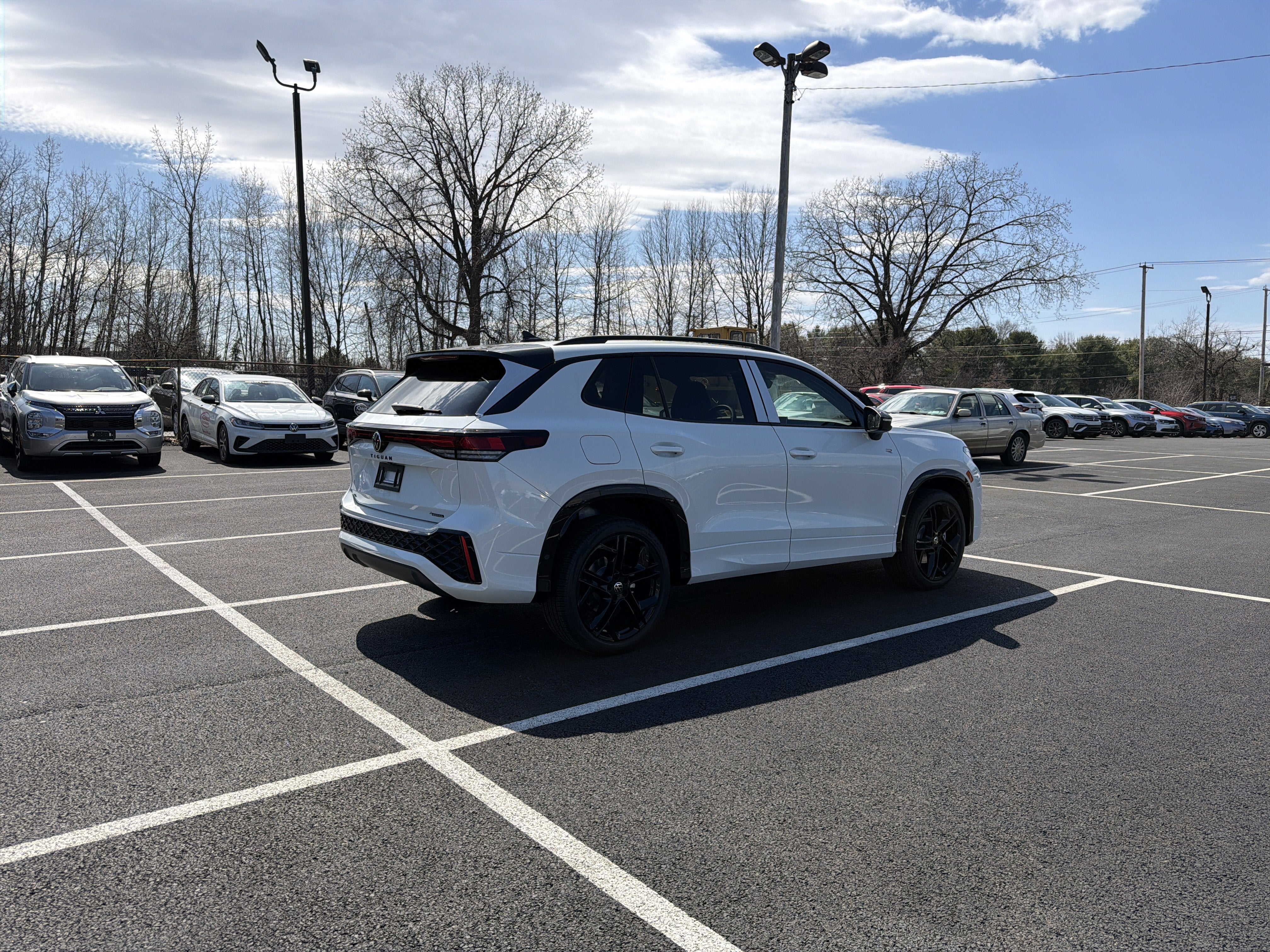 2026 Volkswagen Tiguan 2.0T SE R-Line Black