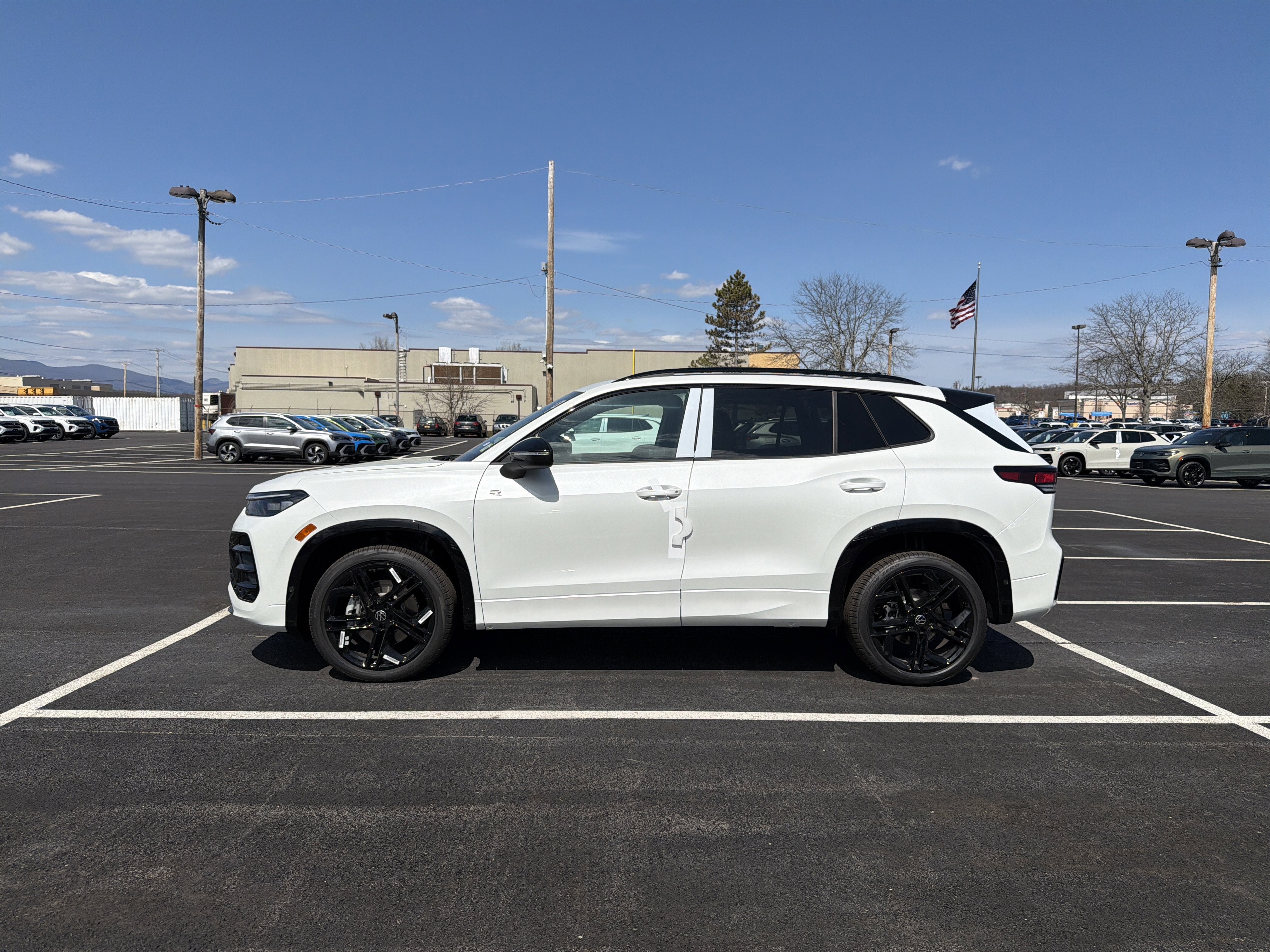 2026 Volkswagen Tiguan 2.0T SE R-Line Black