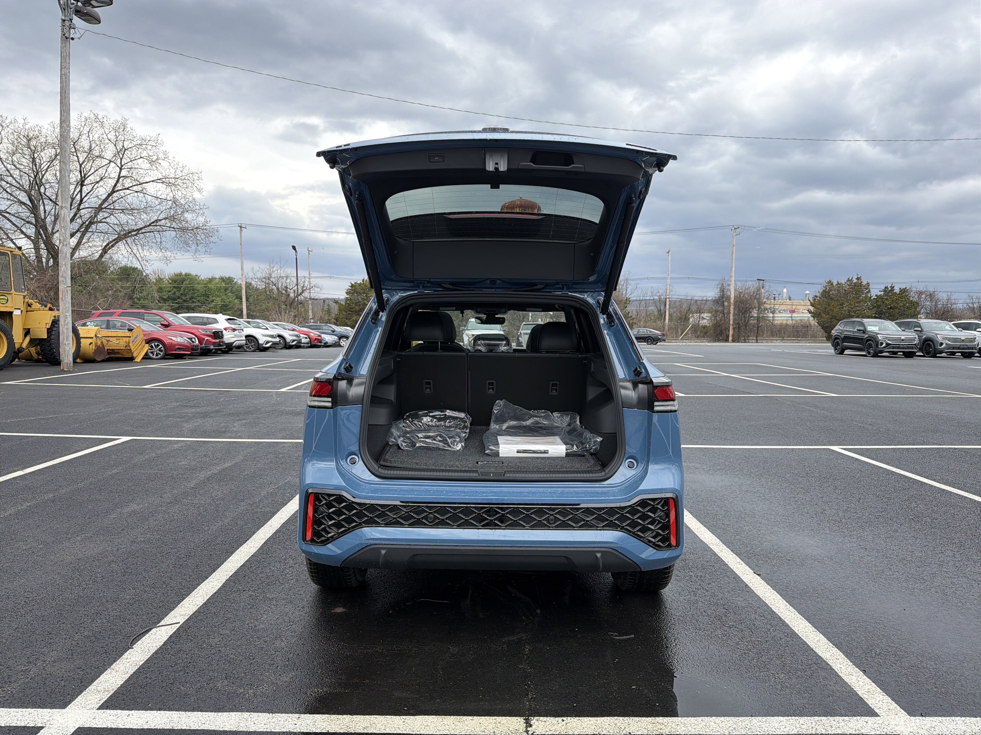 2026 Volkswagen Tiguan 2.0T SE R-Line Black