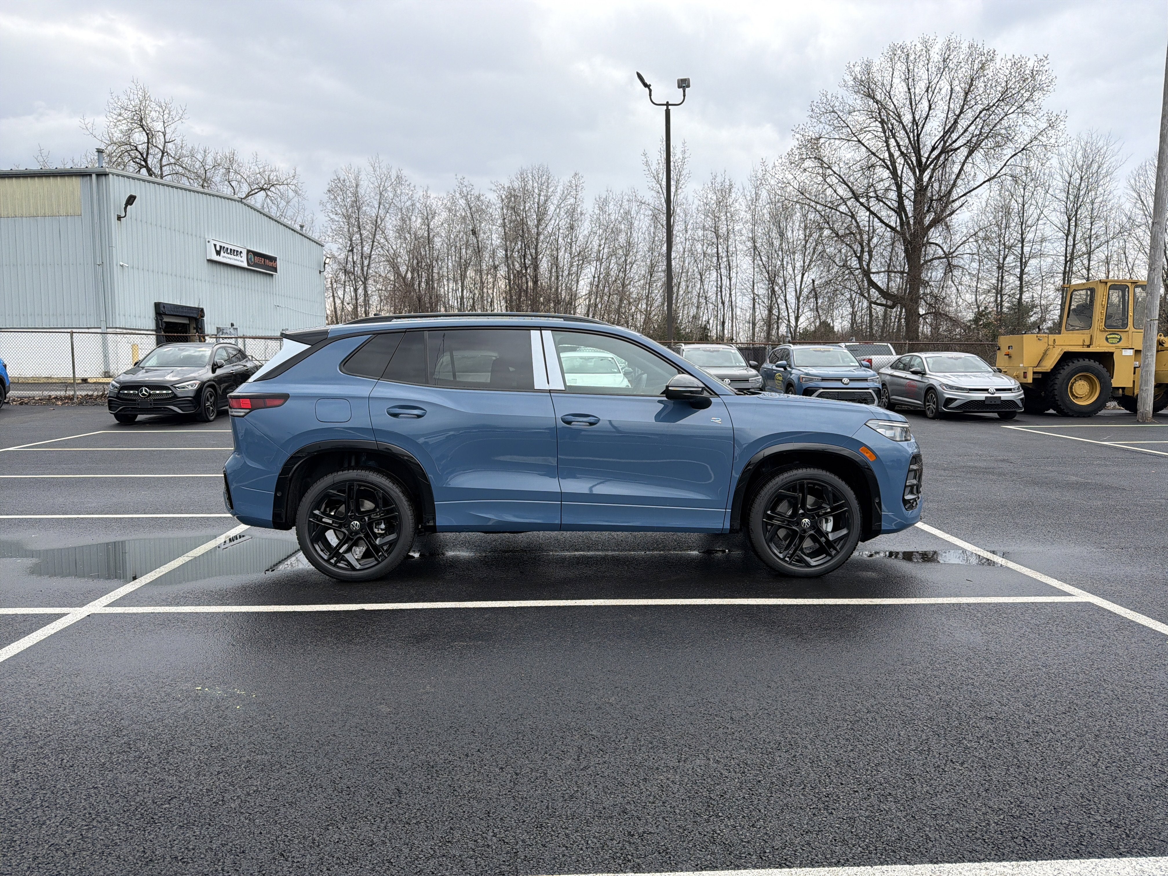 2026 Volkswagen Tiguan 2.0T SE R-Line Black