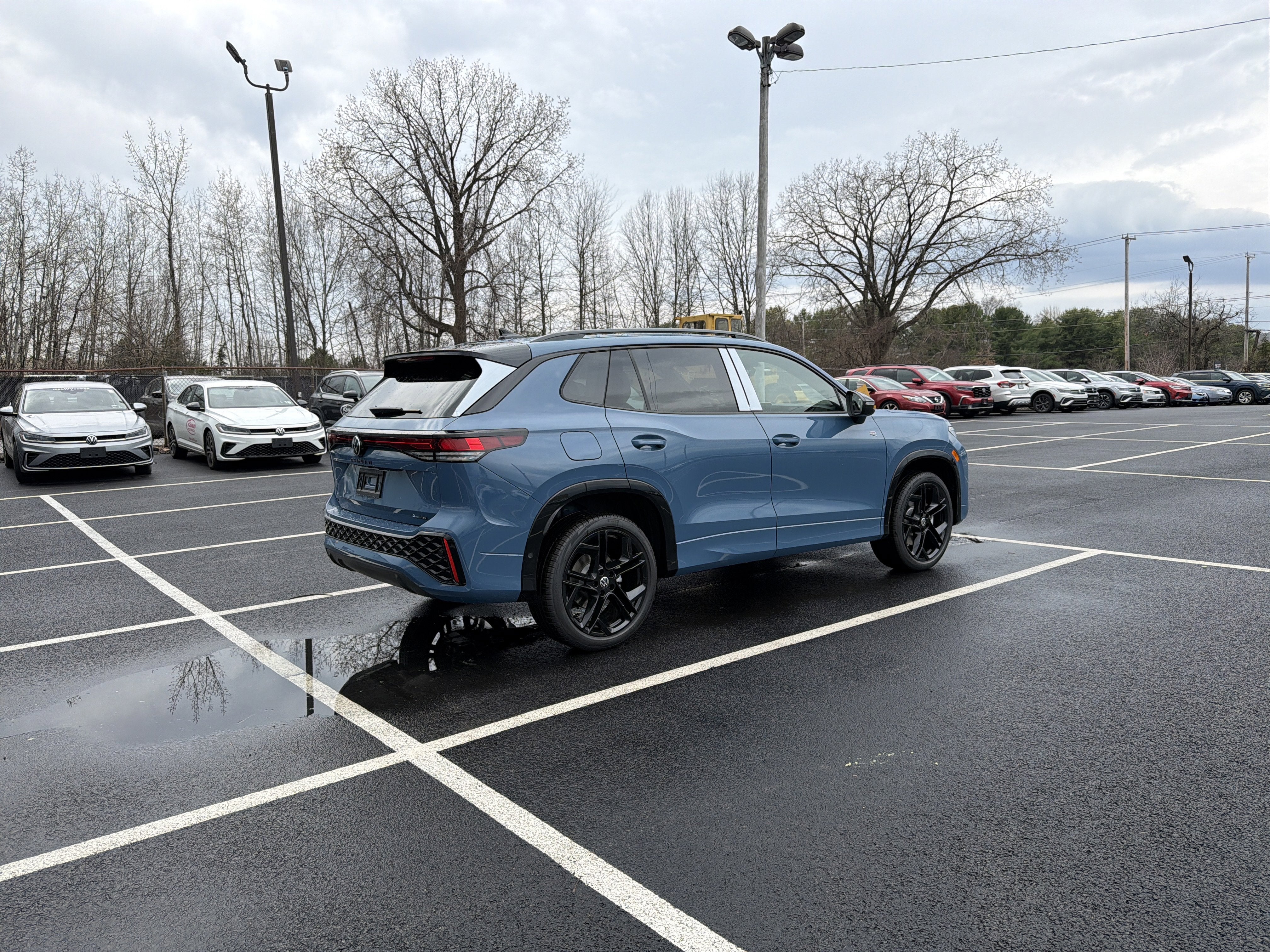 2026 Volkswagen Tiguan 2.0T SE R-Line Black