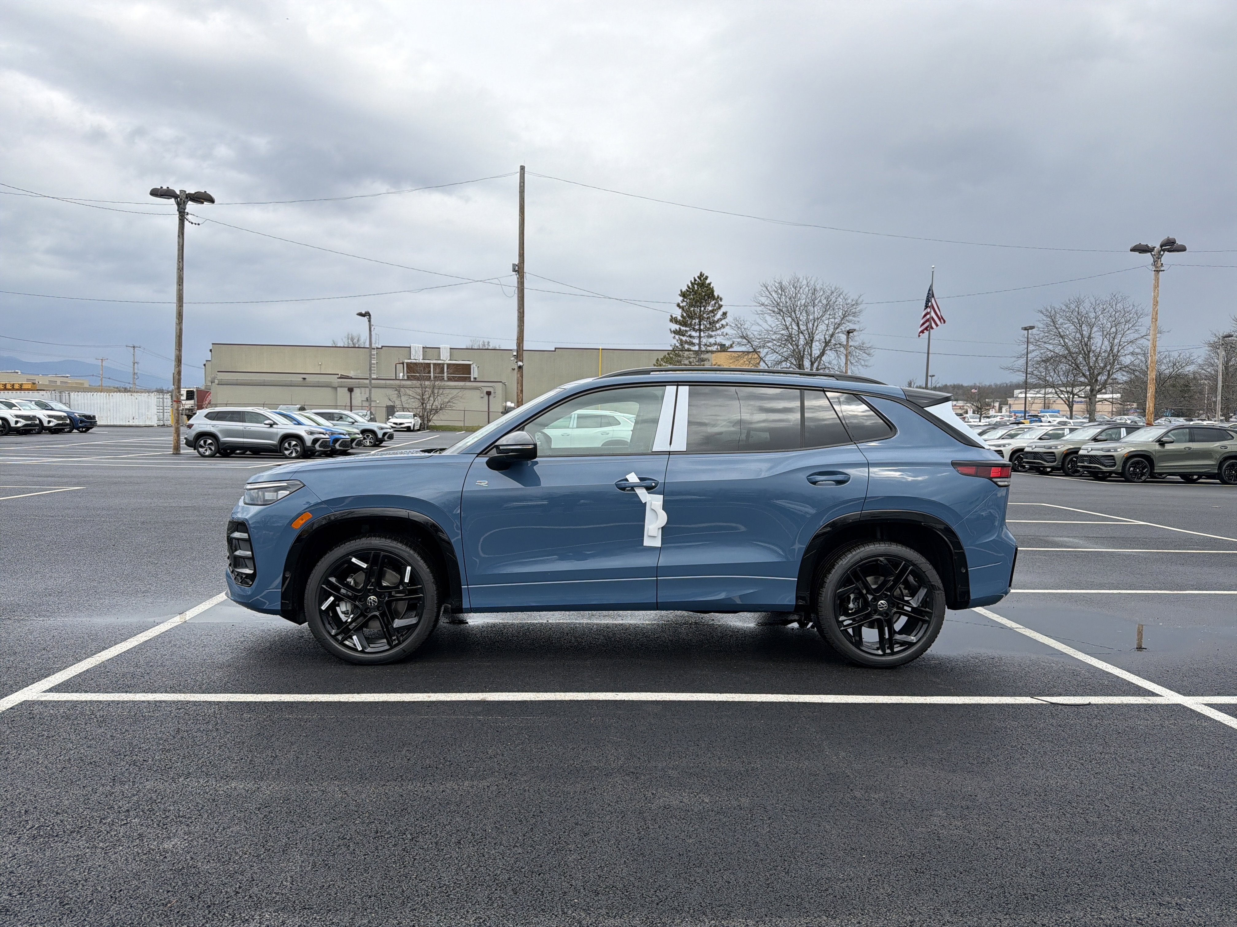 2026 Volkswagen Tiguan 2.0T SE R-Line Black