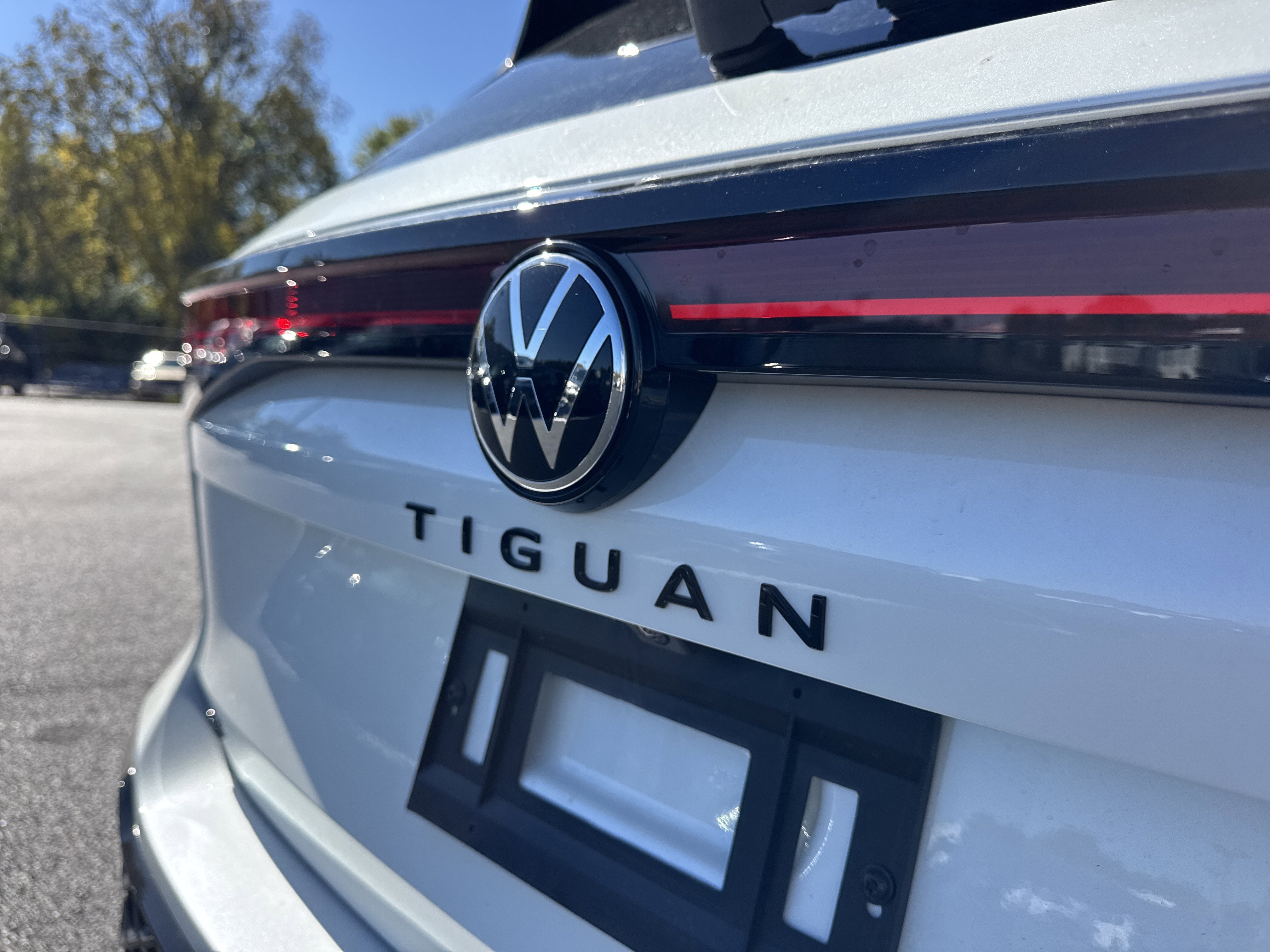 2025 Volkswagen Tiguan 2.0T SE R-Line Black