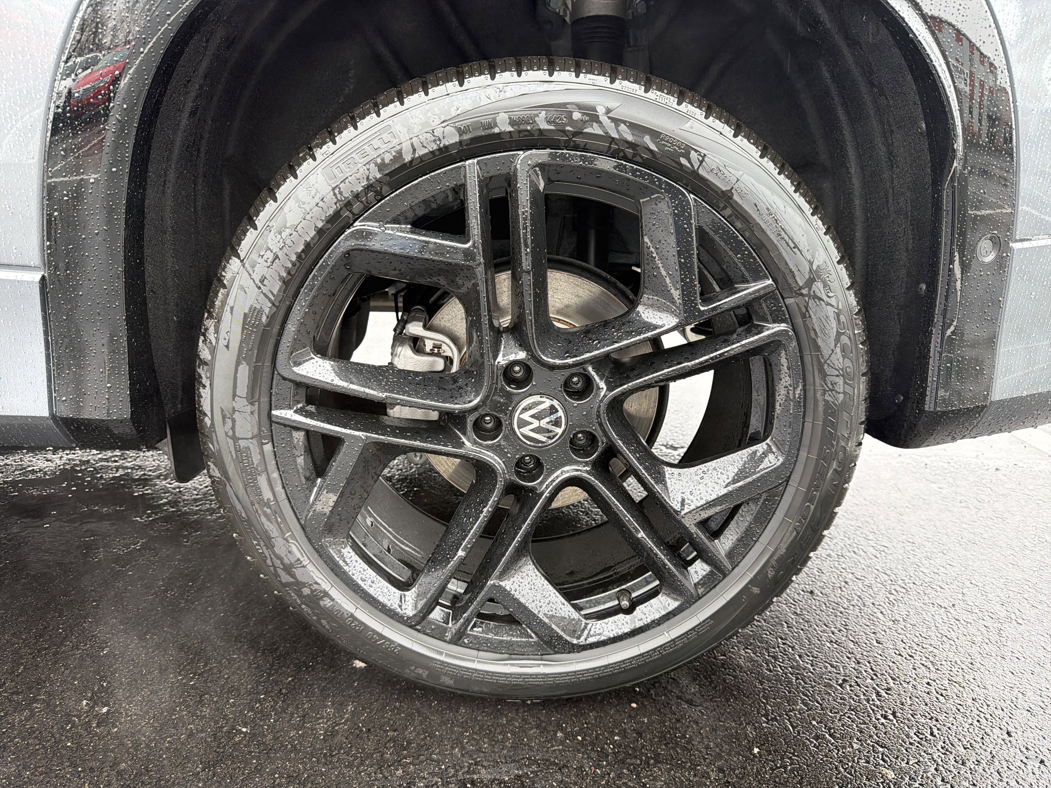 2026 Volkswagen Tiguan 2.0T SE R-Line Black