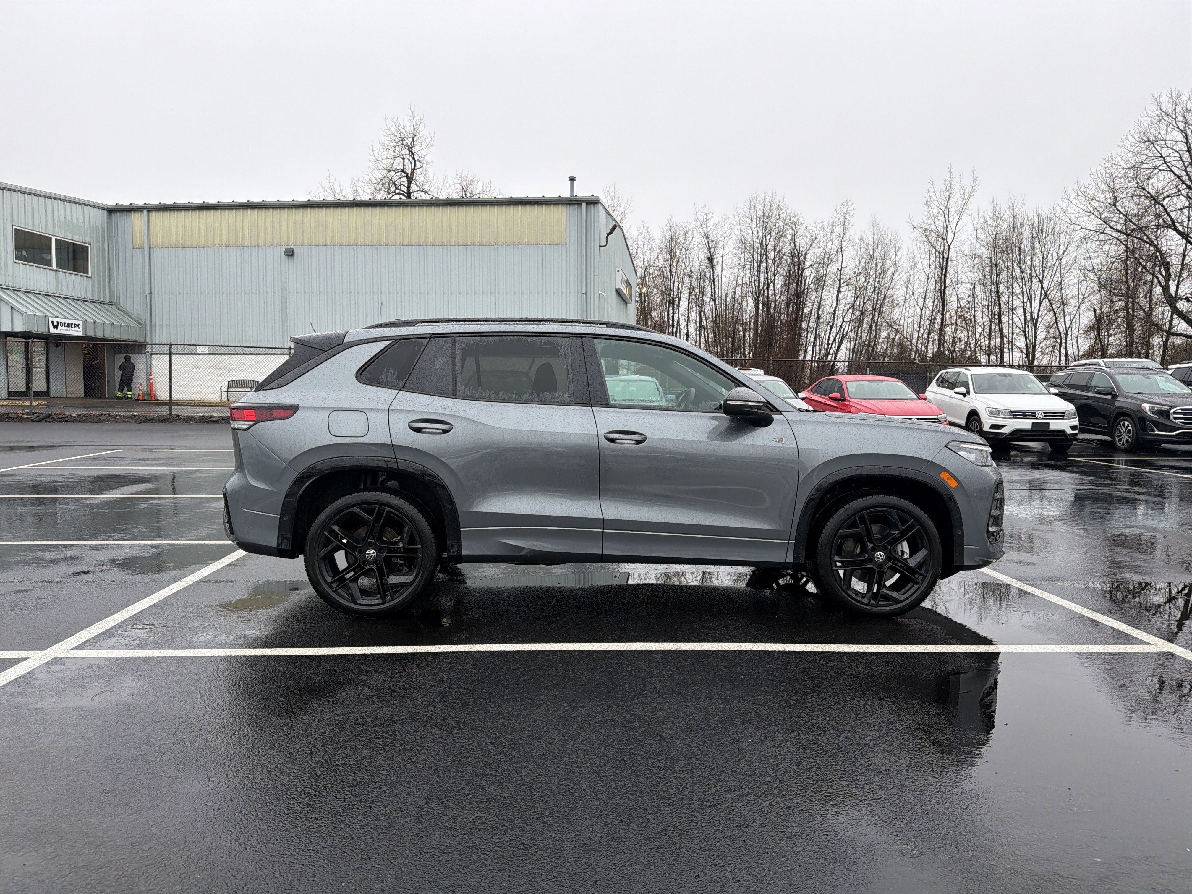 2026 Volkswagen Tiguan 2.0T SE R-Line Black
