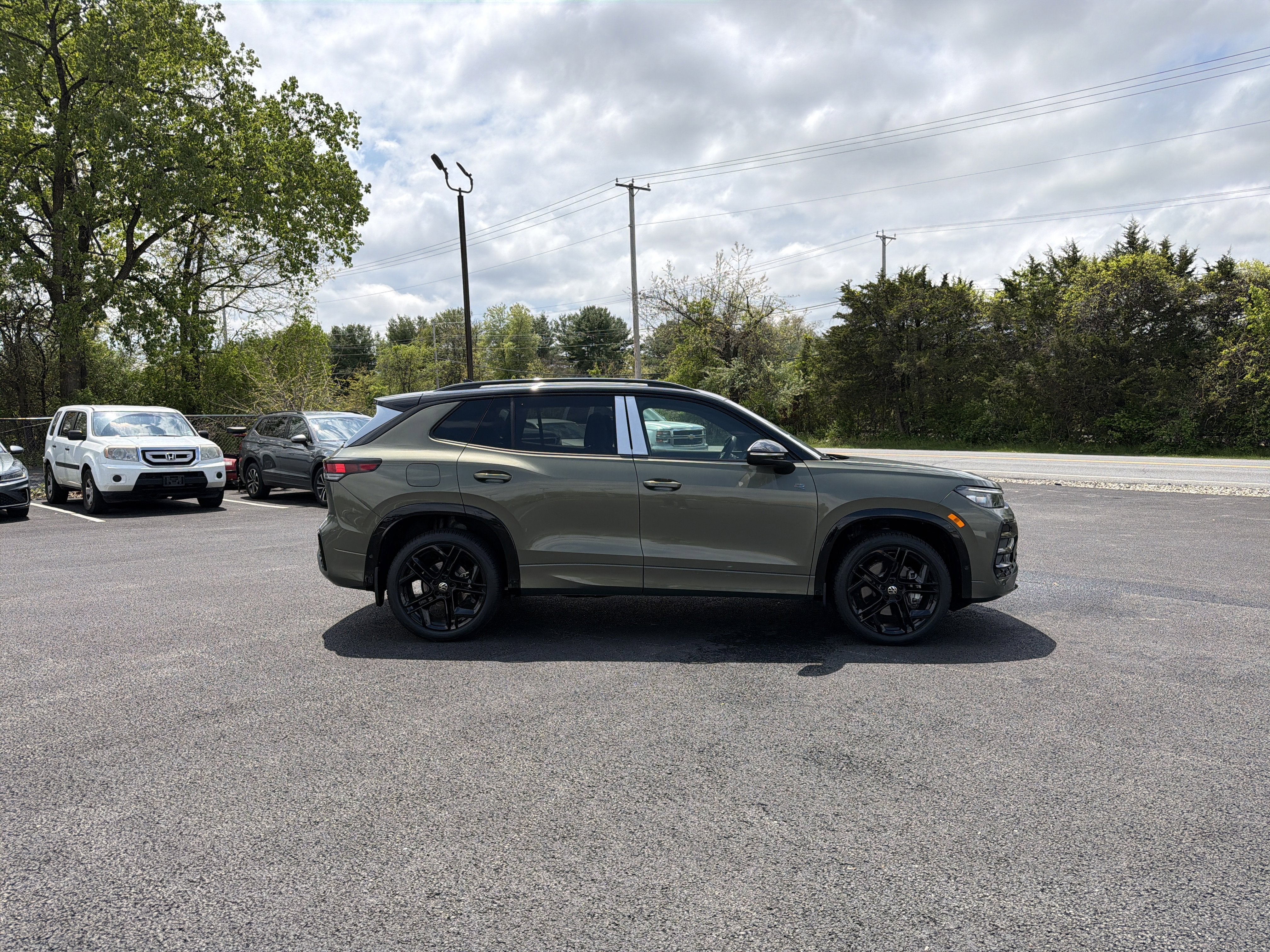 2026 Volkswagen Tiguan 2.0T SE R-Line Black
