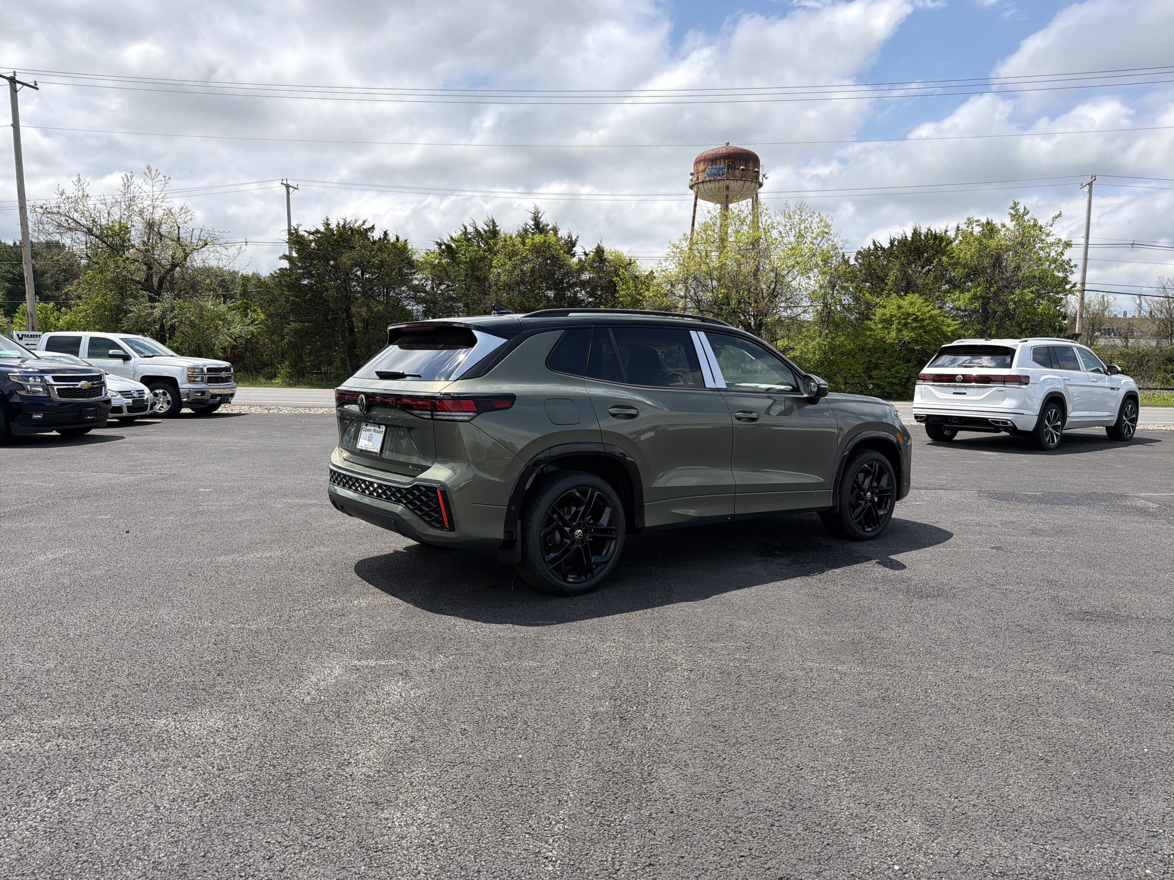 2026 Volkswagen Tiguan 2.0T SE R-Line Black