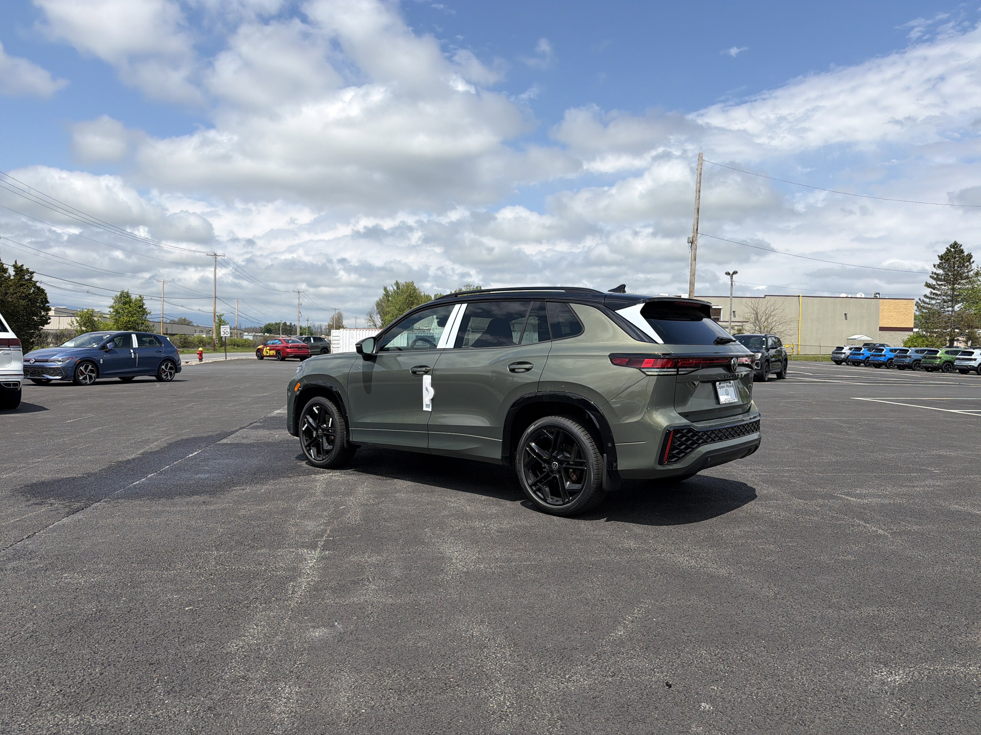 2026 Volkswagen Tiguan 2.0T SE R-Line Black