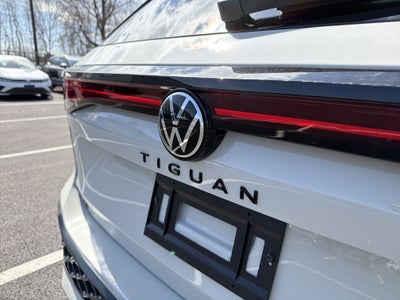 2026 Volkswagen Tiguan 2.0T SE R-Line Black