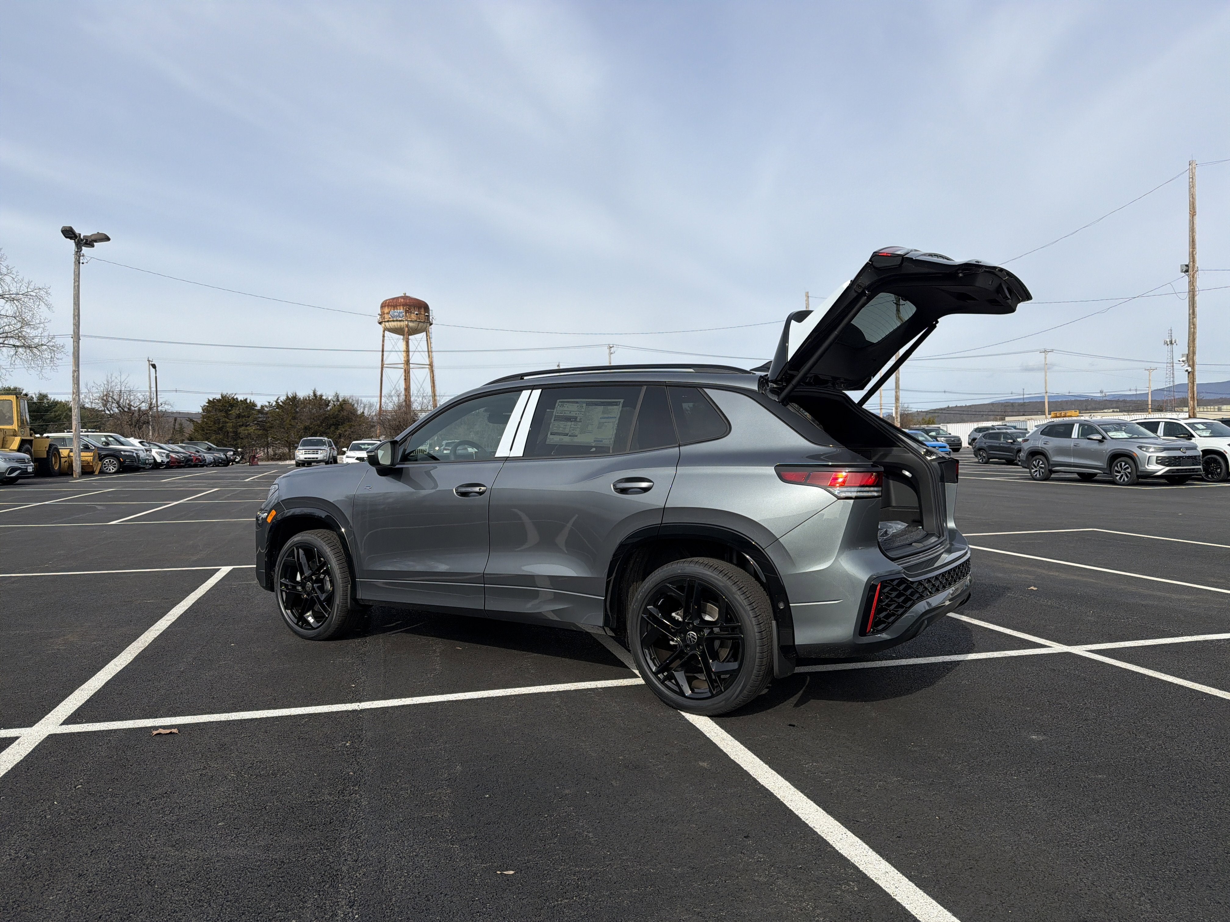 2026 Volkswagen Tiguan 2.0T SE R-Line Black