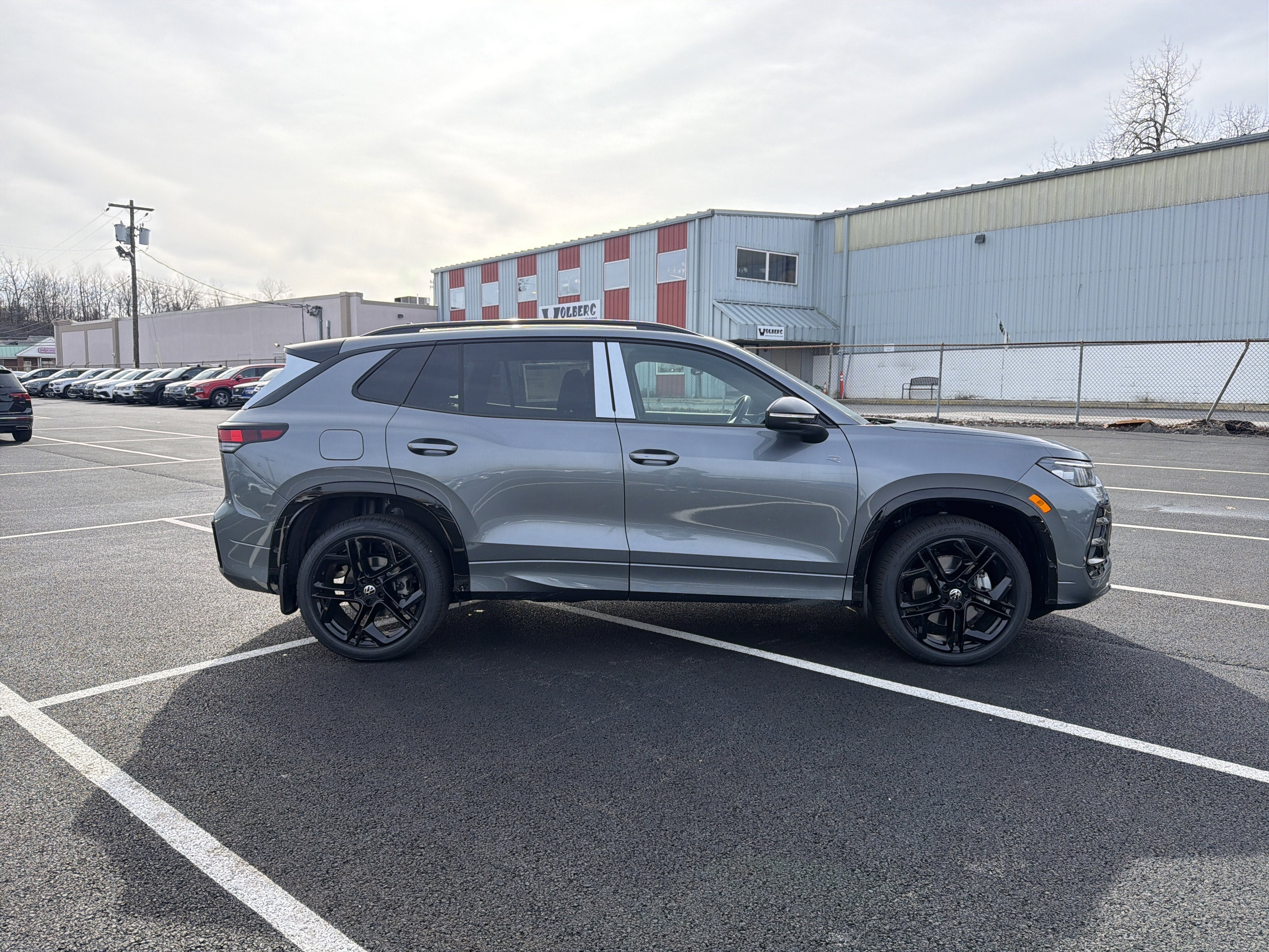 2026 Volkswagen Tiguan 2.0T SE R-Line Black
