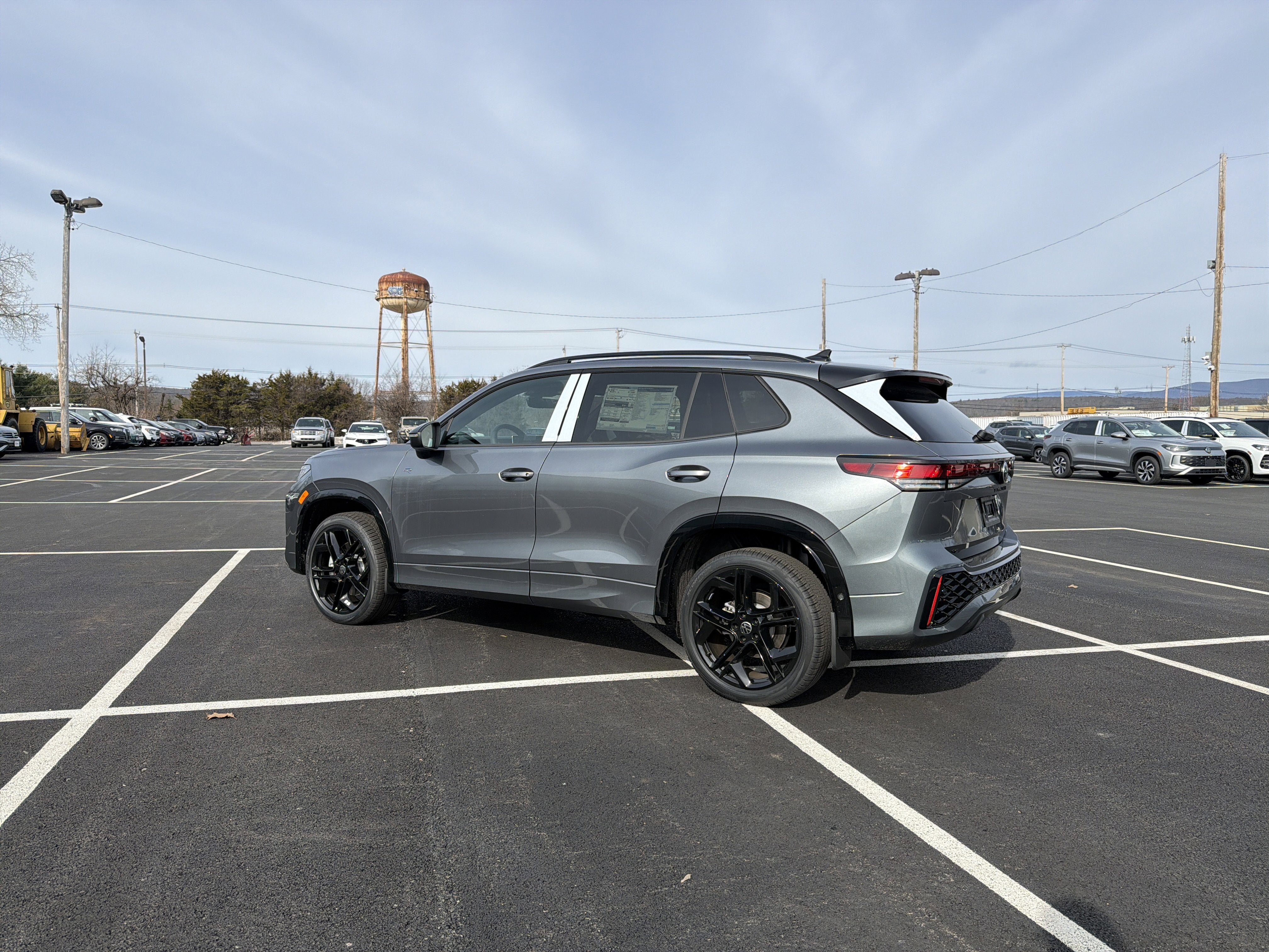 2026 Volkswagen Tiguan 2.0T SE R-Line Black