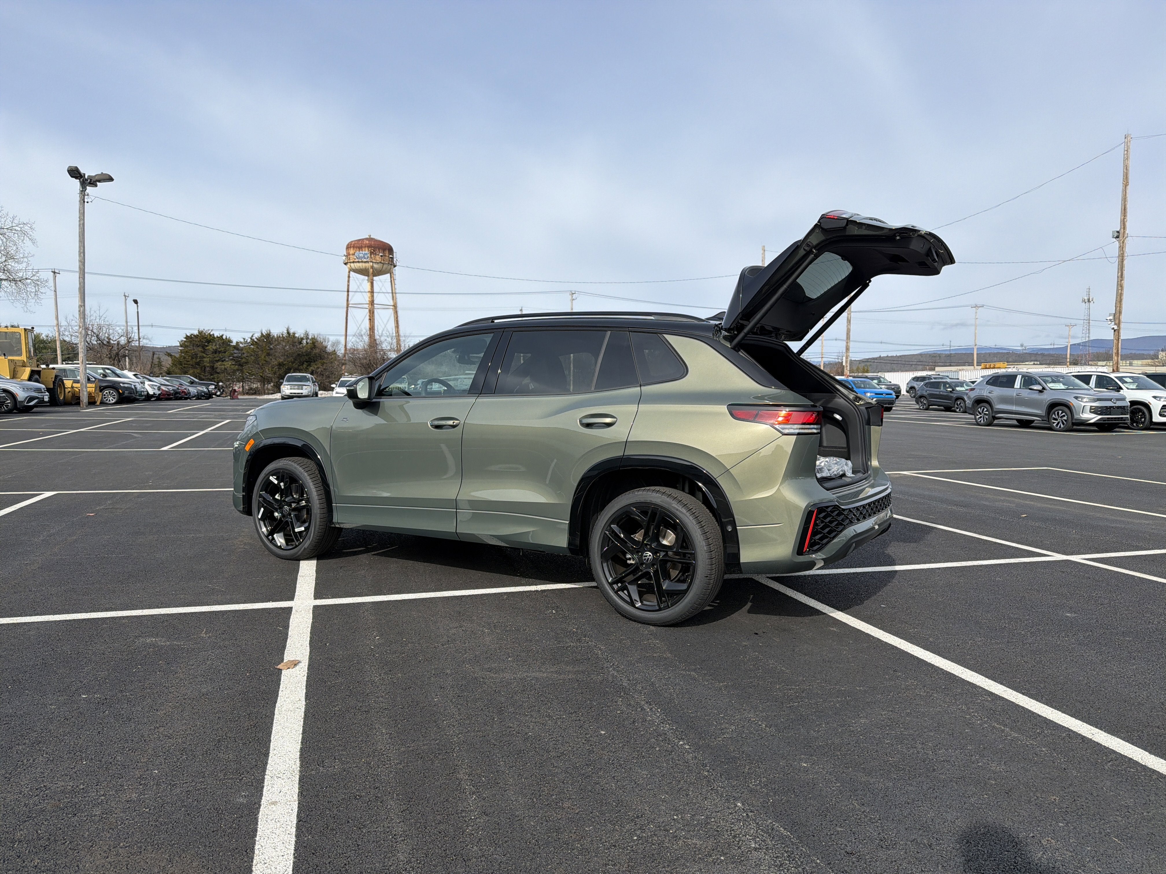 2026 Volkswagen Tiguan 2.0T SE R-Line Black