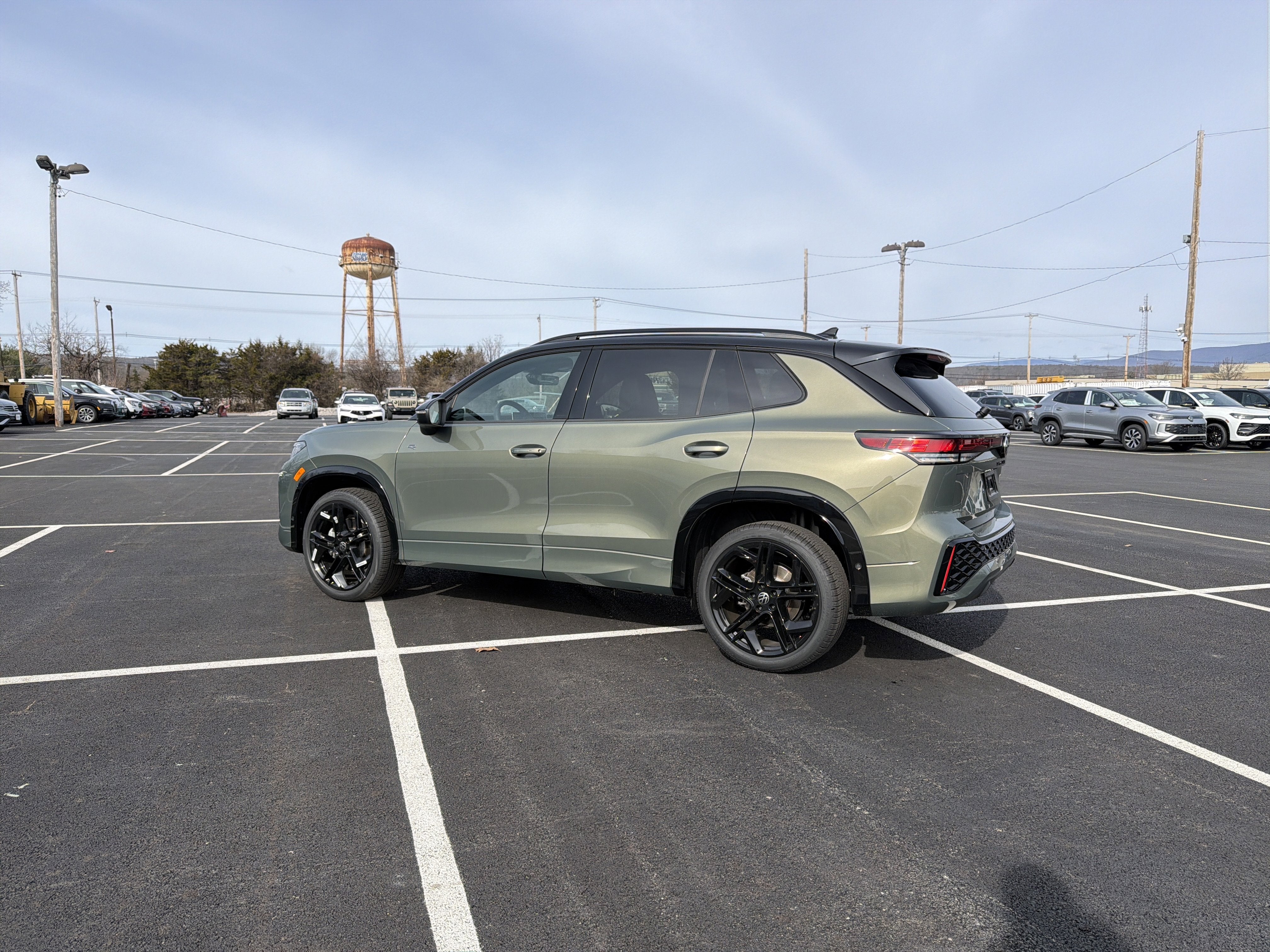 2026 Volkswagen Tiguan 2.0T SE R-Line Black