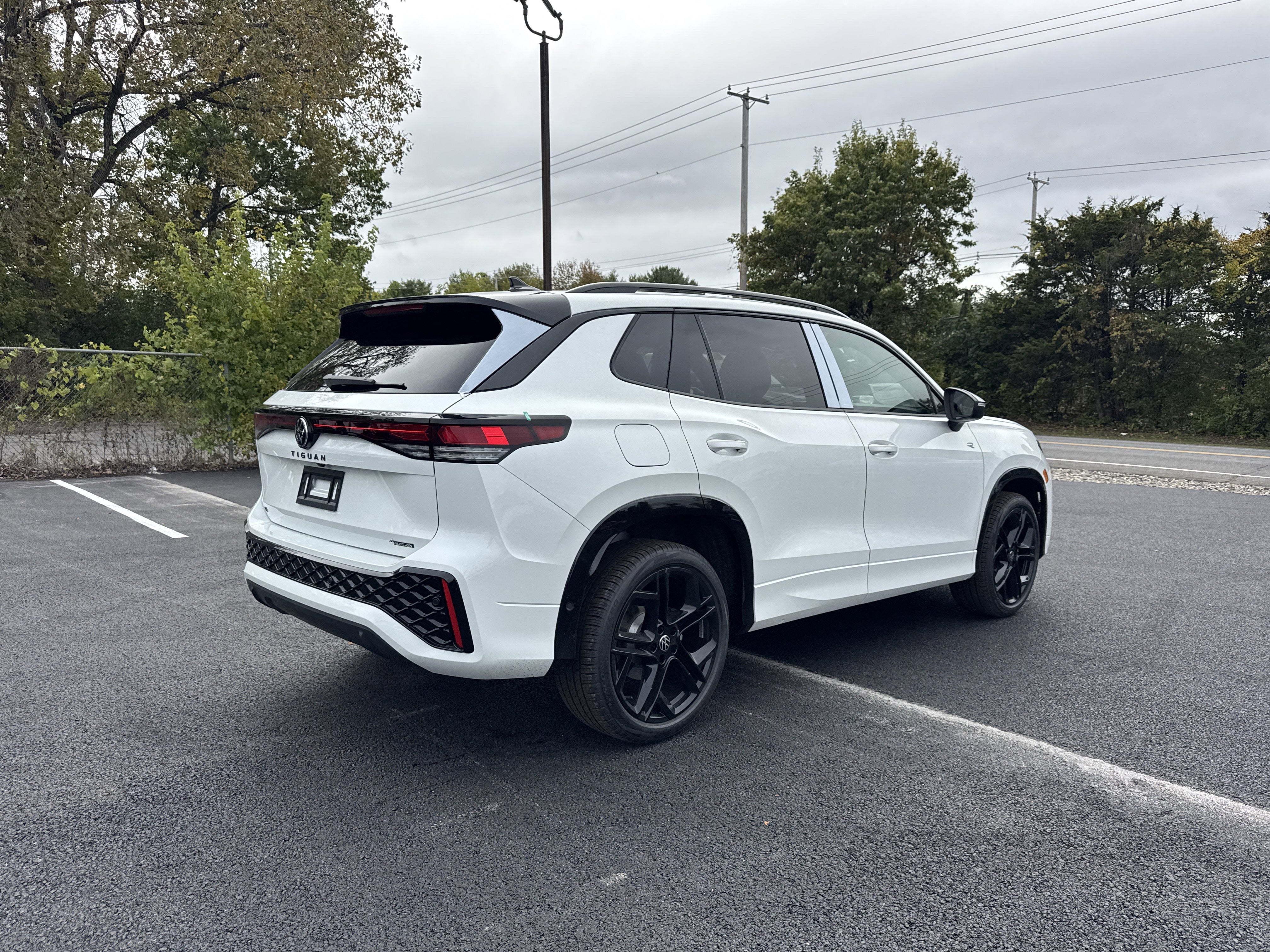 2025 Volkswagen Tiguan 2.0T SE R-Line Black