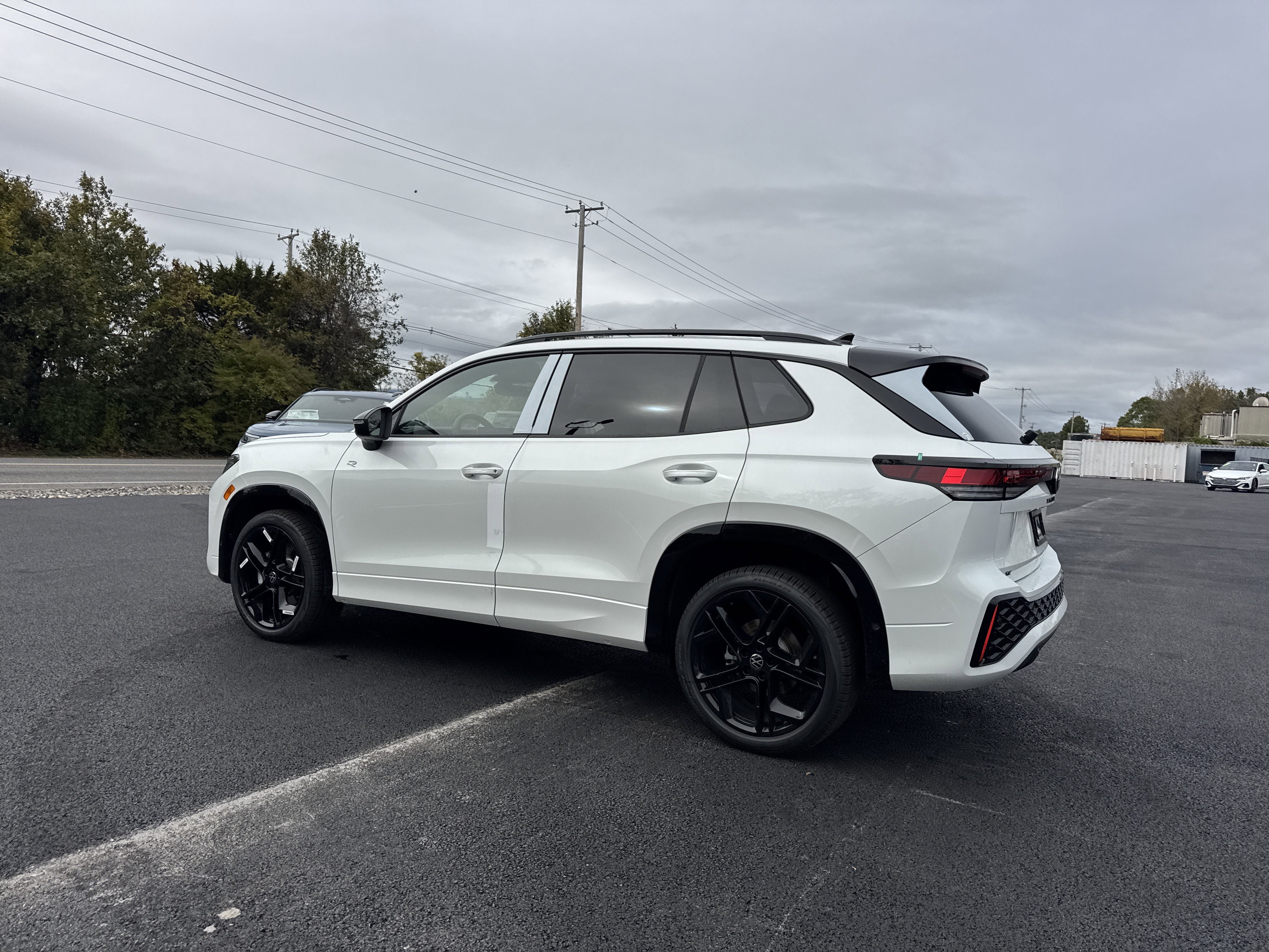 2025 Volkswagen Tiguan 2.0T SE R-Line Black