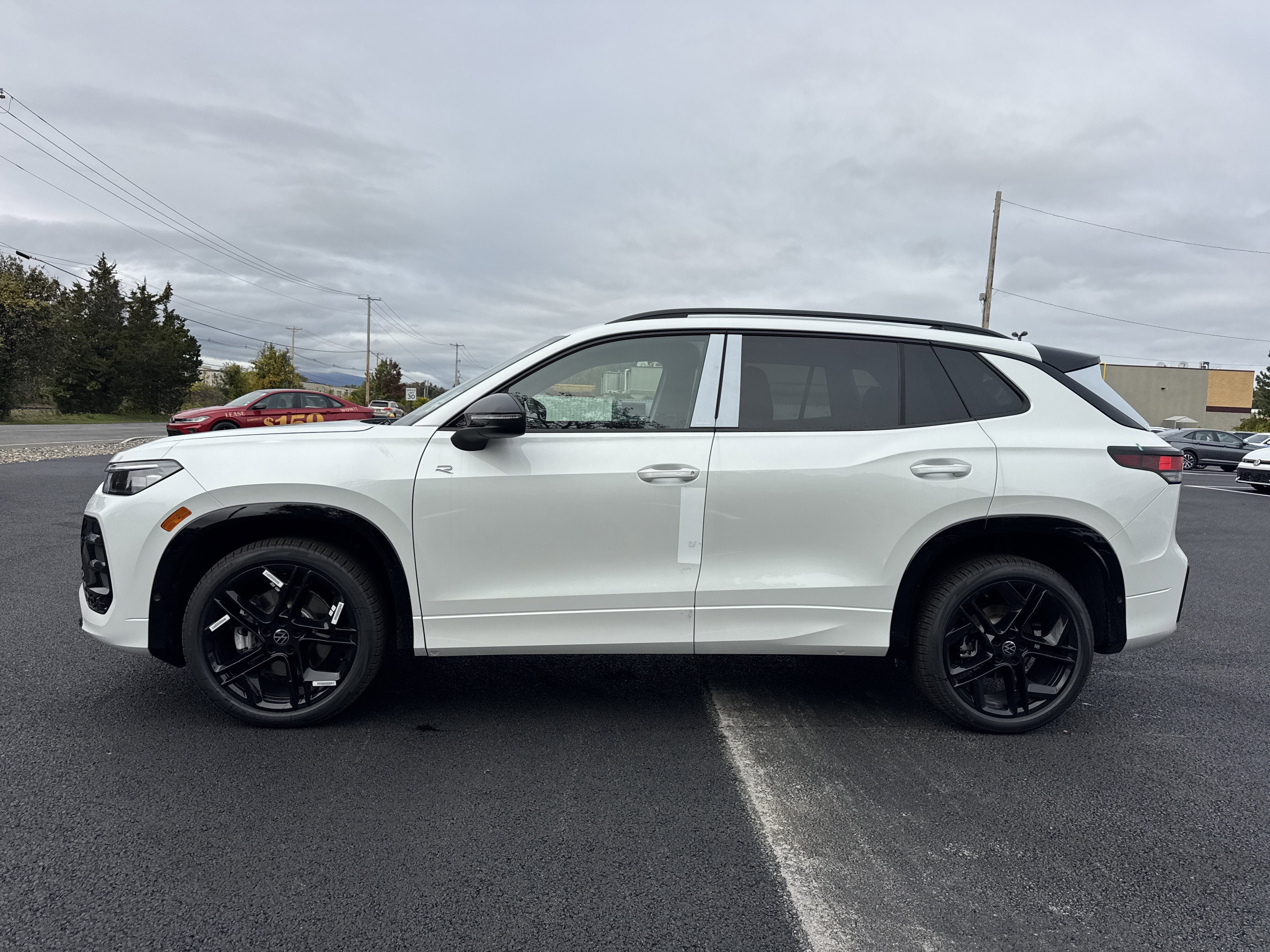 2025 Volkswagen Tiguan 2.0T SE R-Line Black