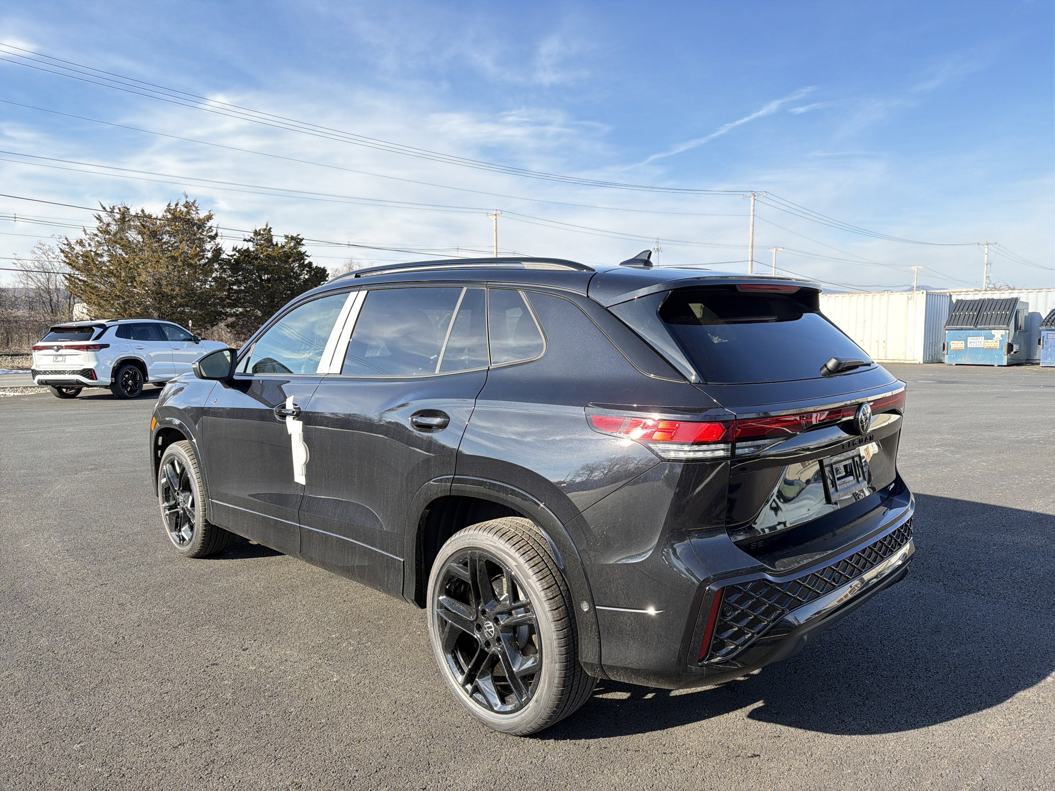 2026 Volkswagen Tiguan 2.0T SE R-Line Black