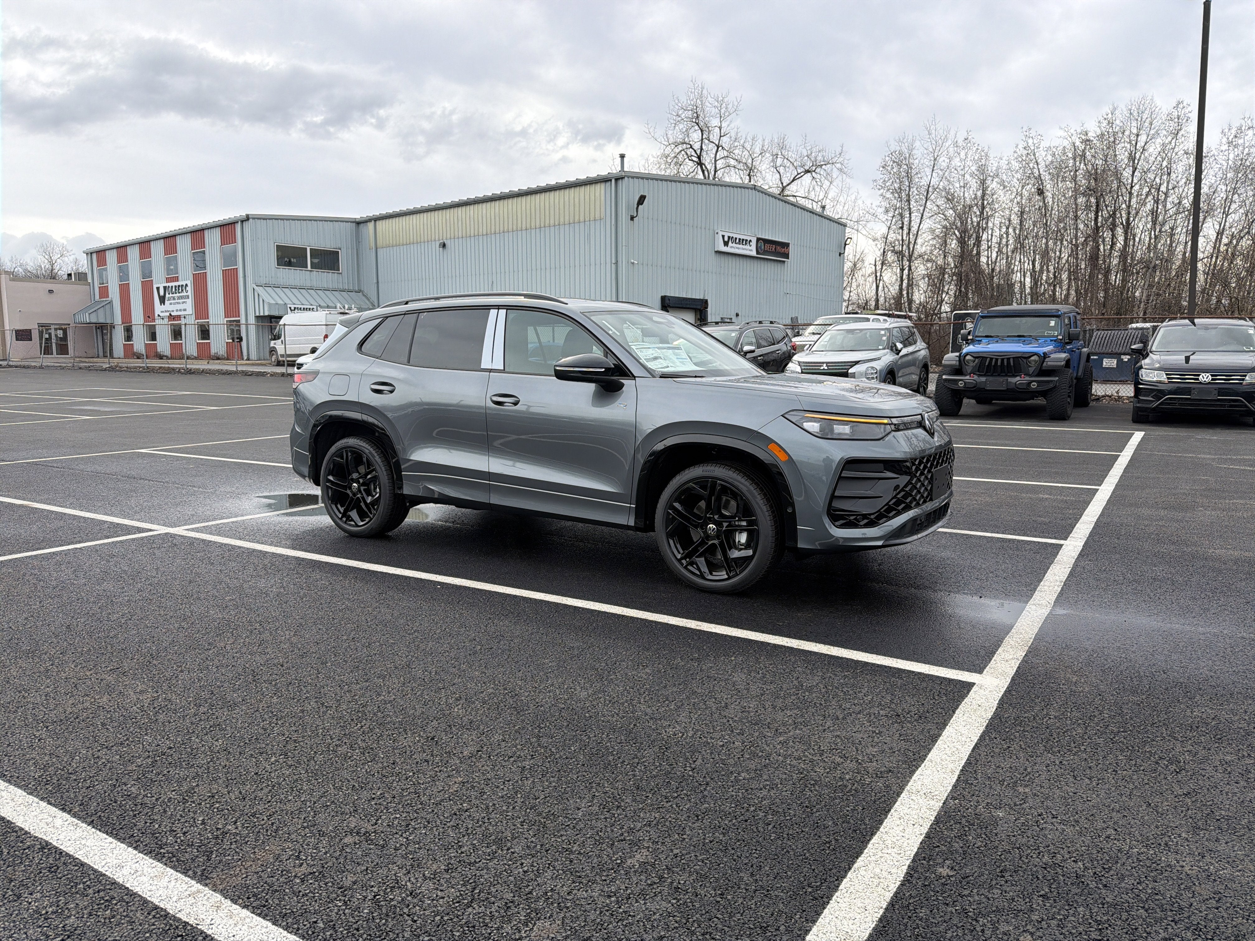 2026 Volkswagen Tiguan SE R-Line Black