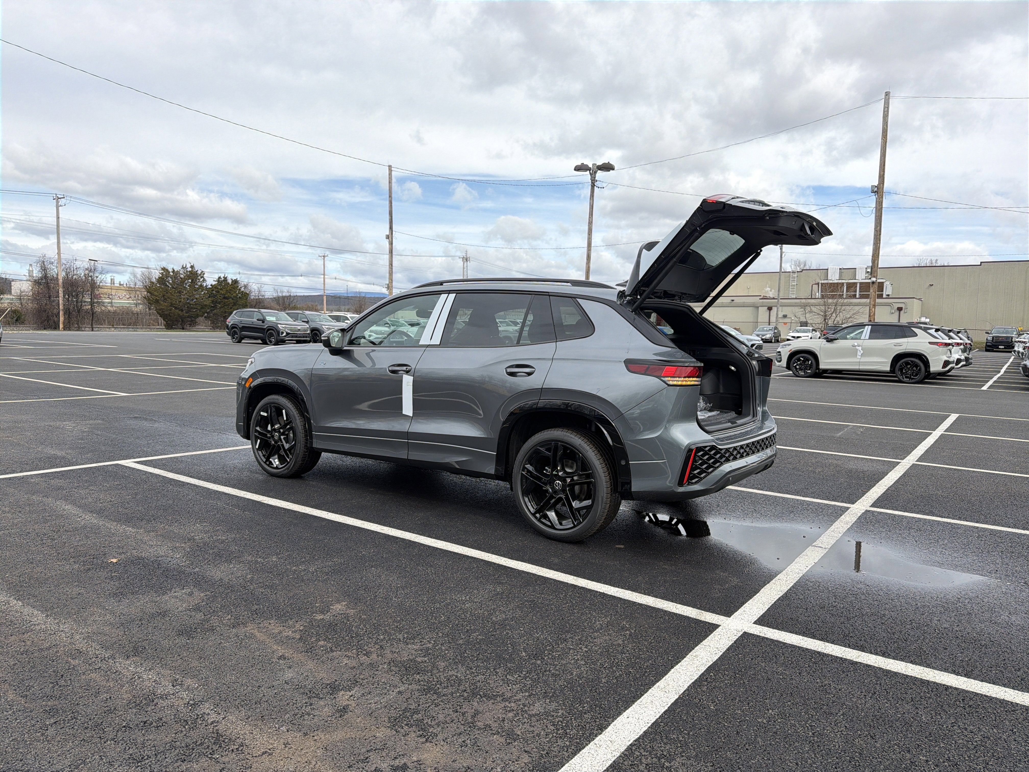 2026 Volkswagen Tiguan SE R-Line Black